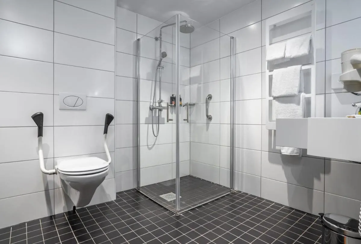 Bathroom in Thon Hotel Rosenkrantz Oslo