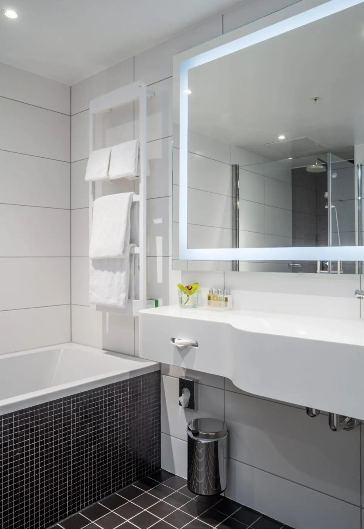 Shower in Thon Hotel Rosenkrantz Oslo