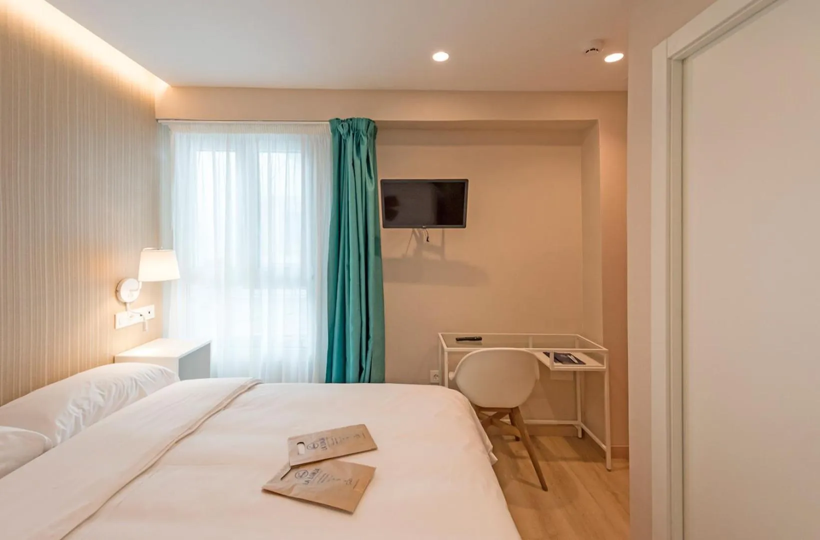 Photo of the whole room, Bed in La Lonja