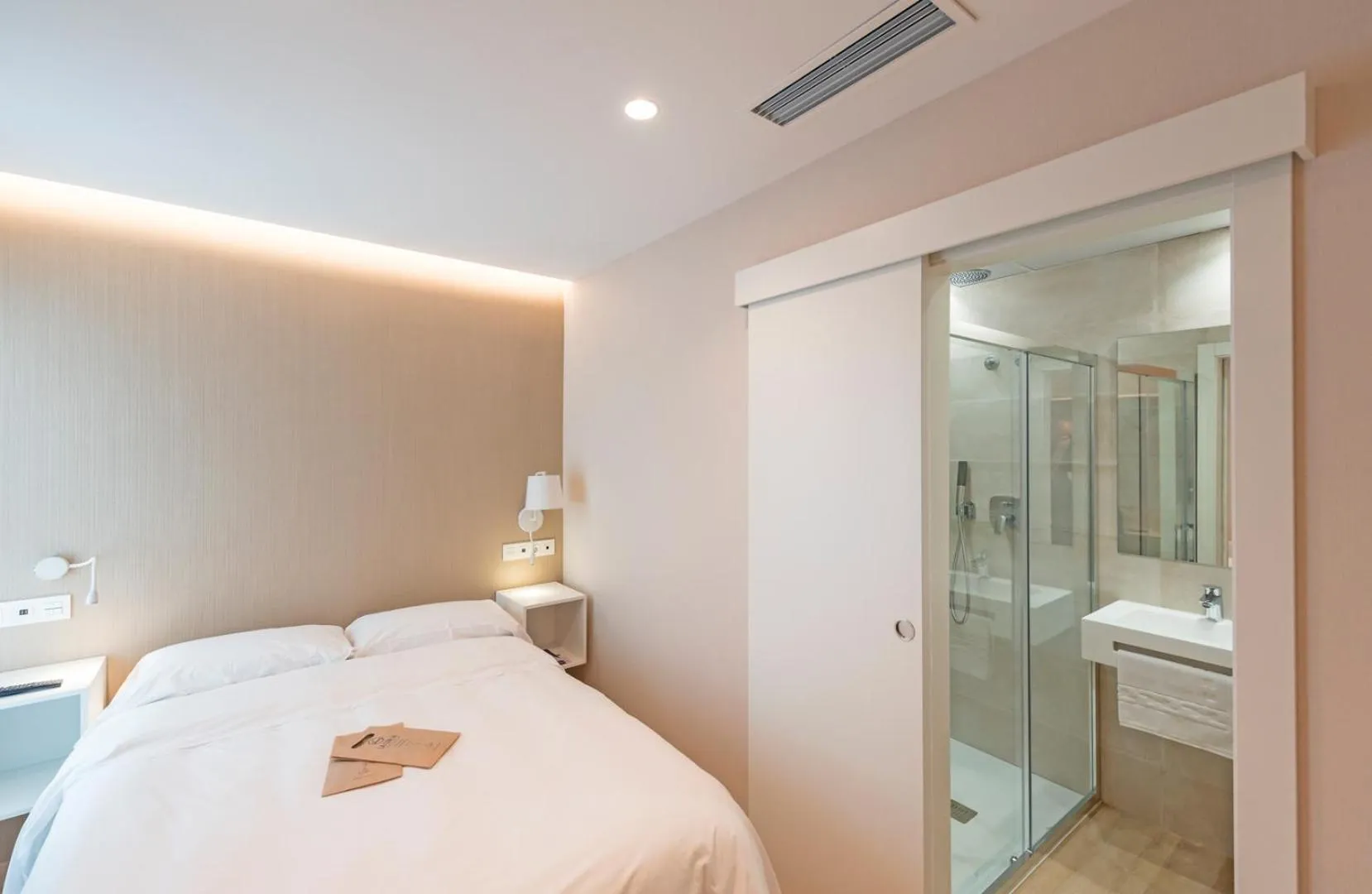 Bathroom, Bed in La Lonja