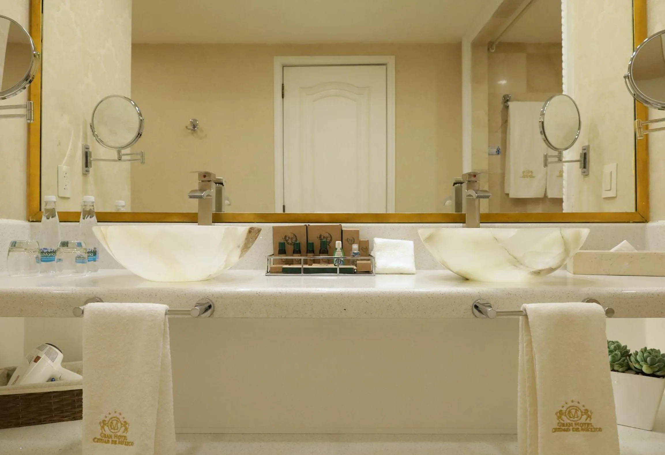 Bathroom in Gran Hotel Ciudad de México Zócalo View