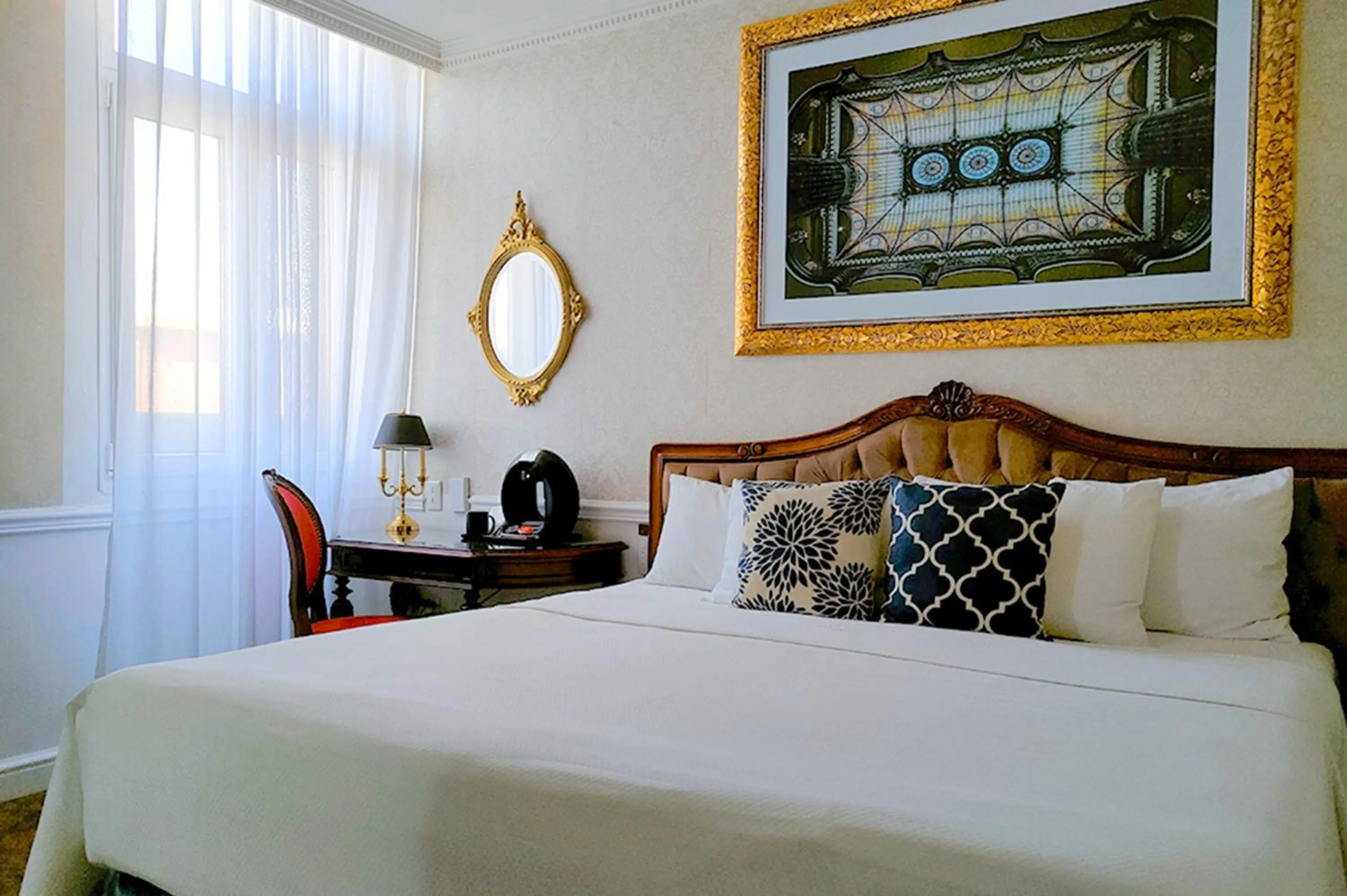 Bed in Gran Hotel Ciudad de México Zócalo View