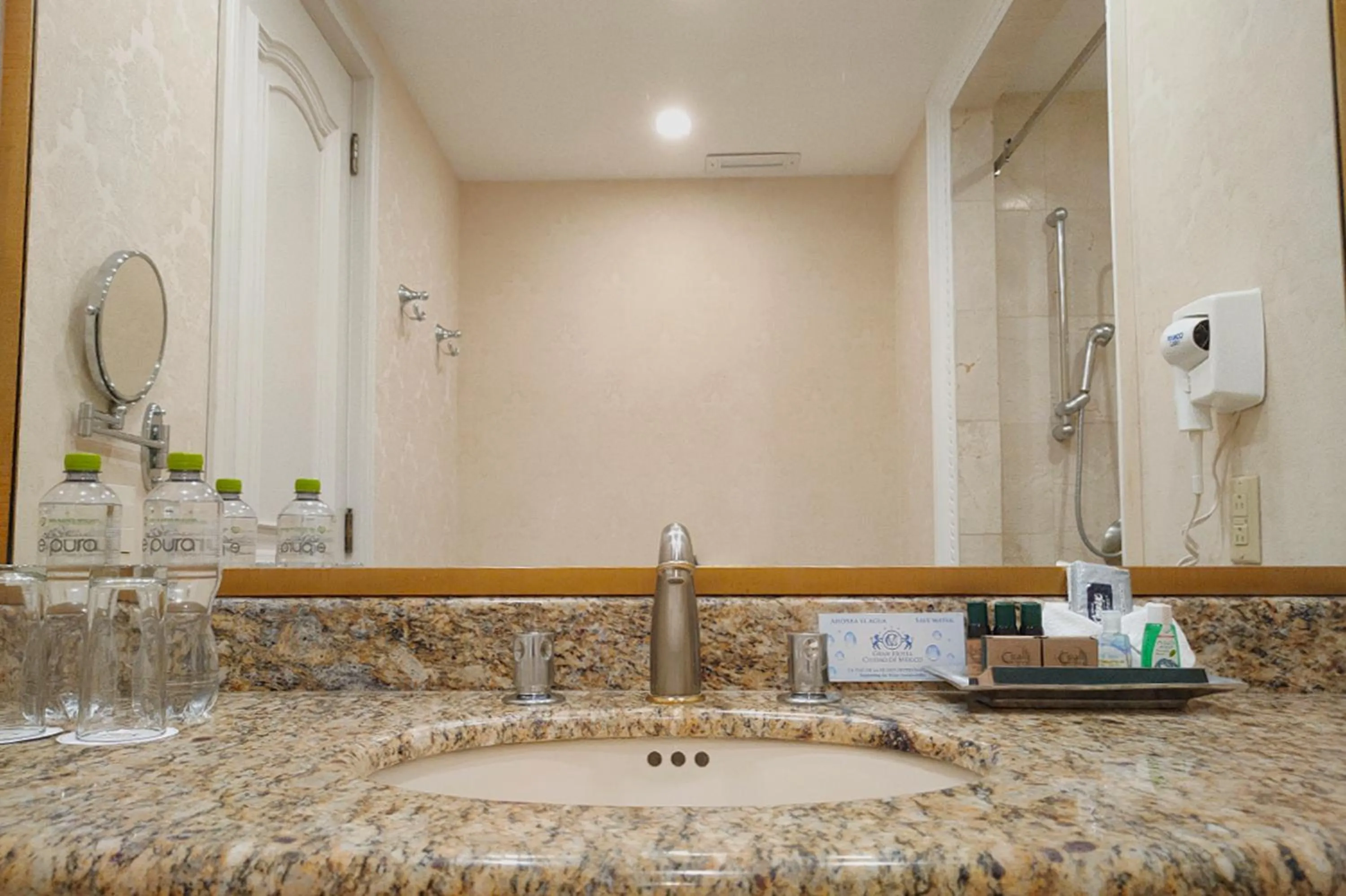 Bathroom in Gran Hotel Ciudad de México Zócalo View