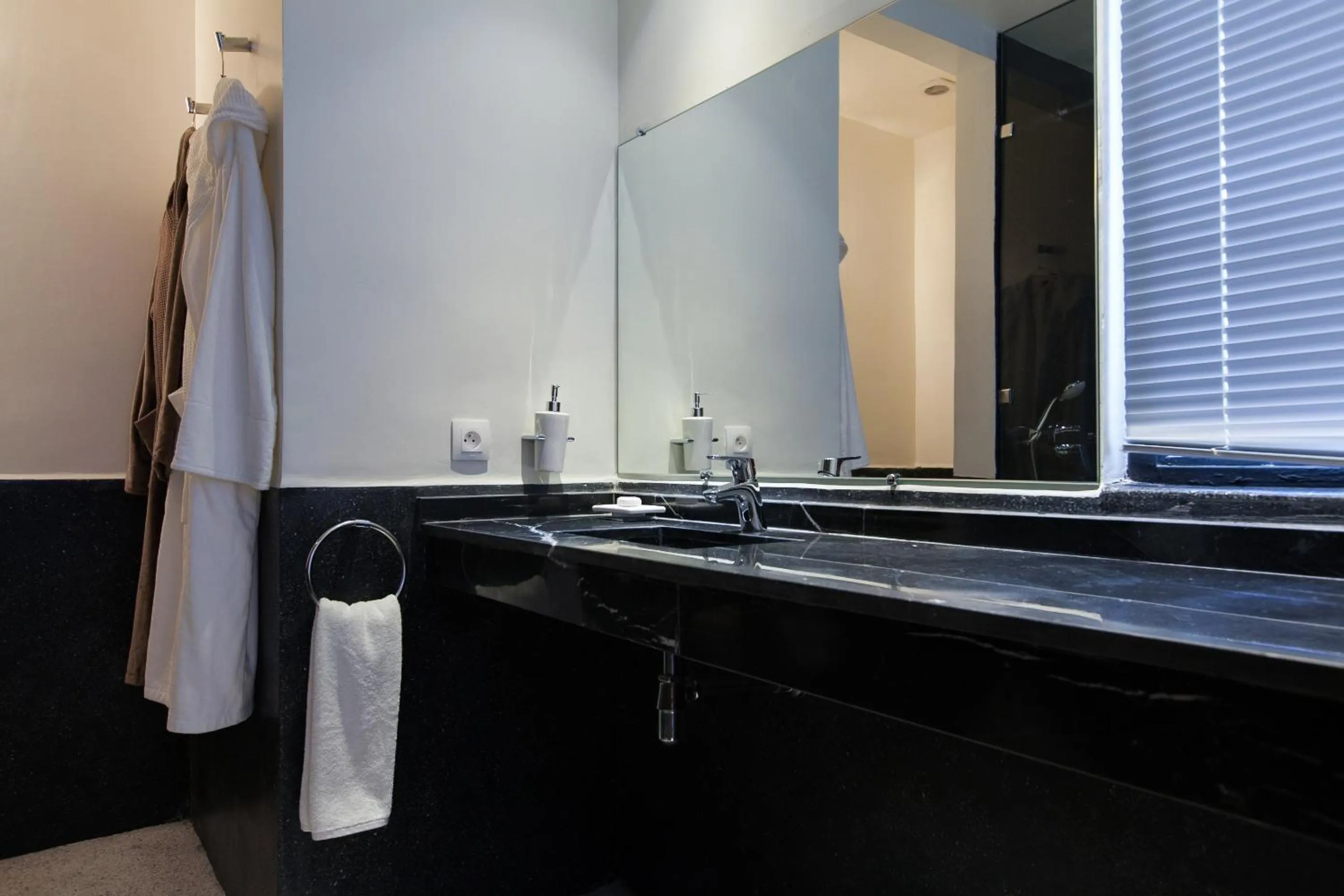 Bathroom in Riad Zebrakaro