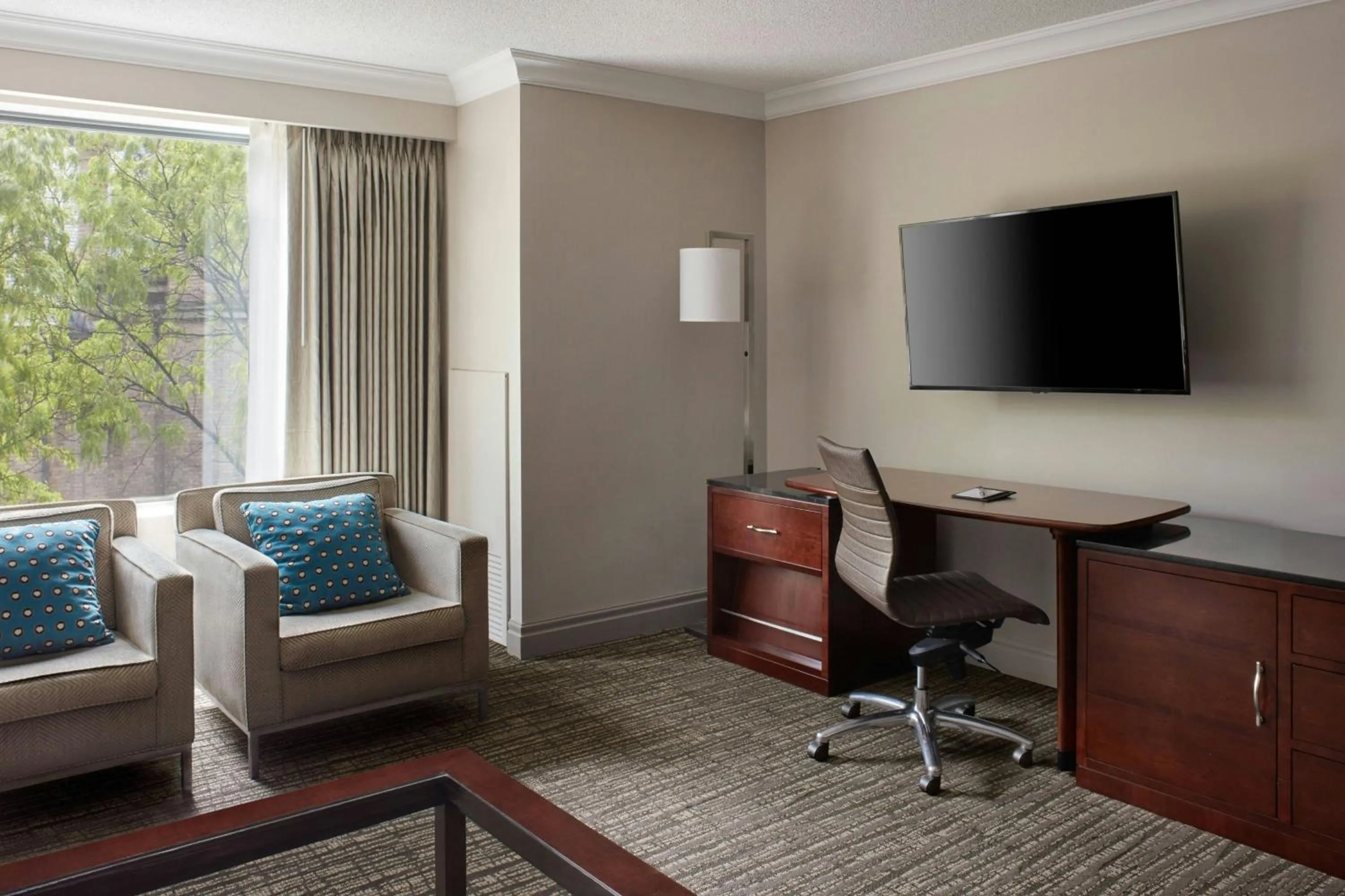 Living room in Marriott Downtown at CF Toronto Eaton Centre
