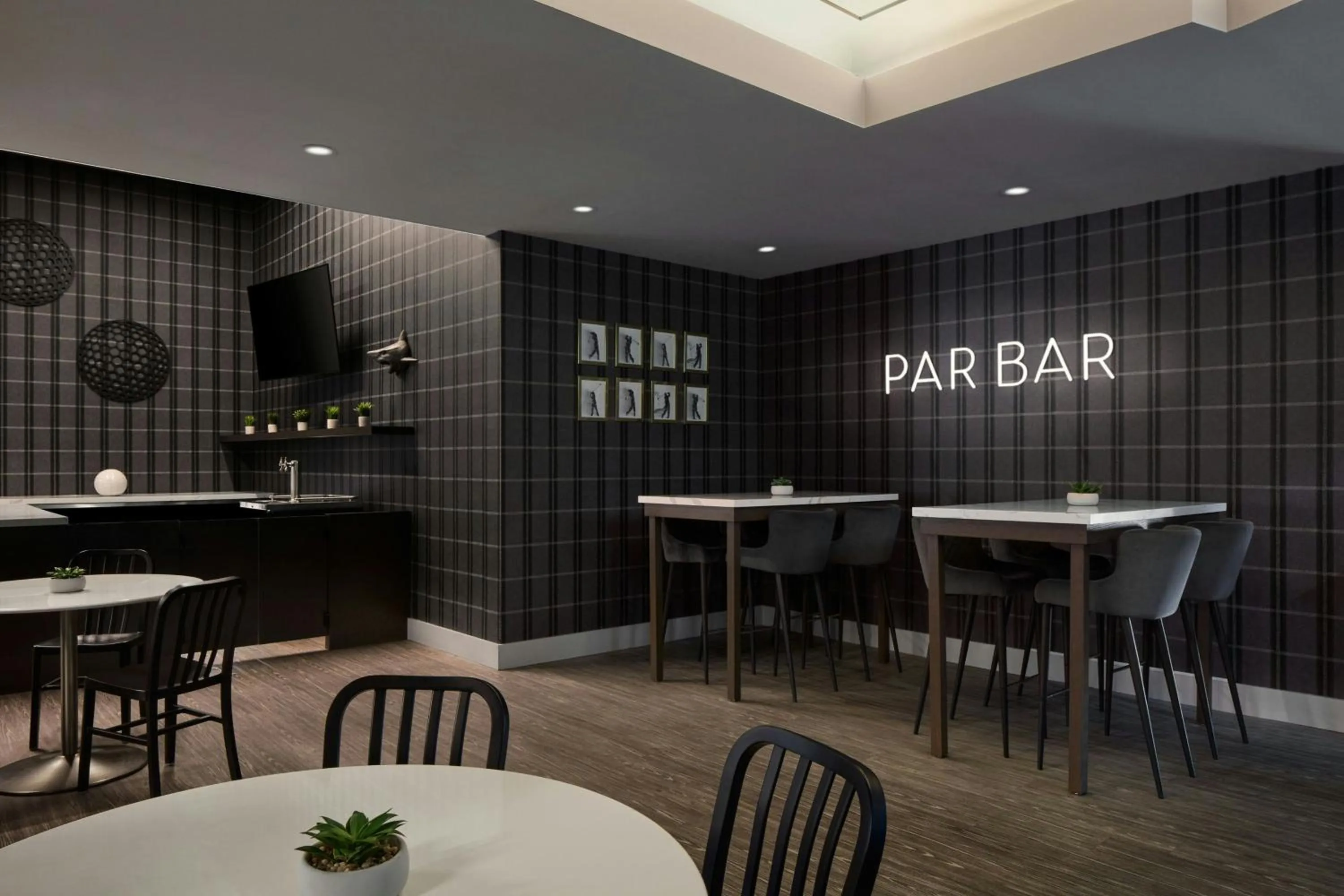 Lounge or bar in Marriott Downtown at CF Toronto Eaton Centre