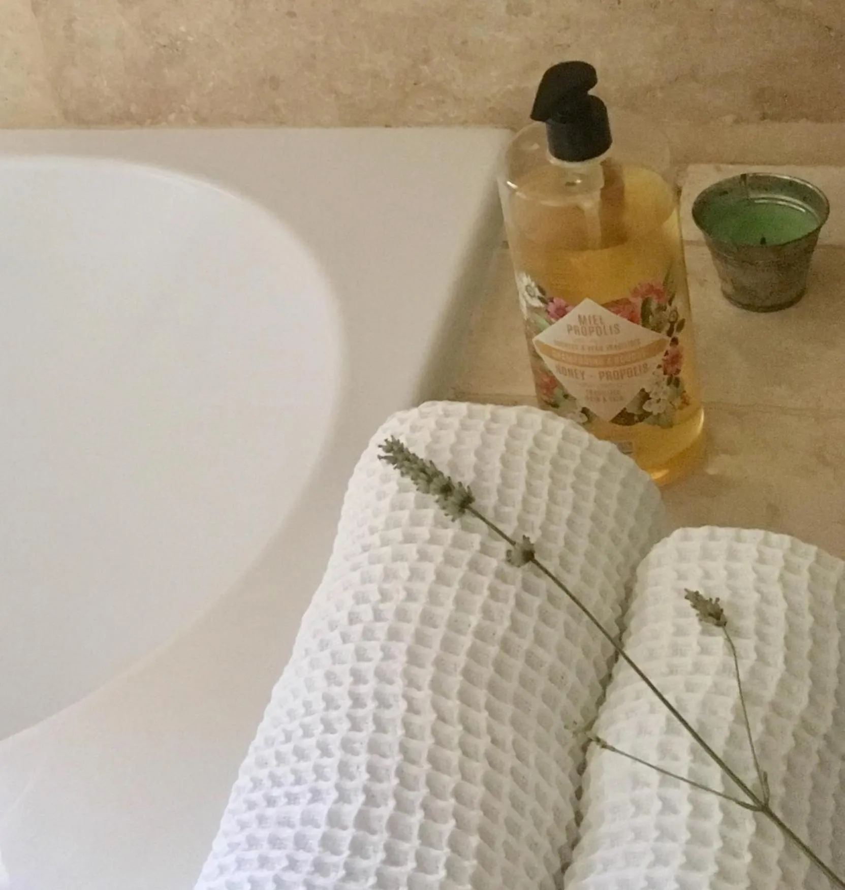 Bathroom in les Didascalies