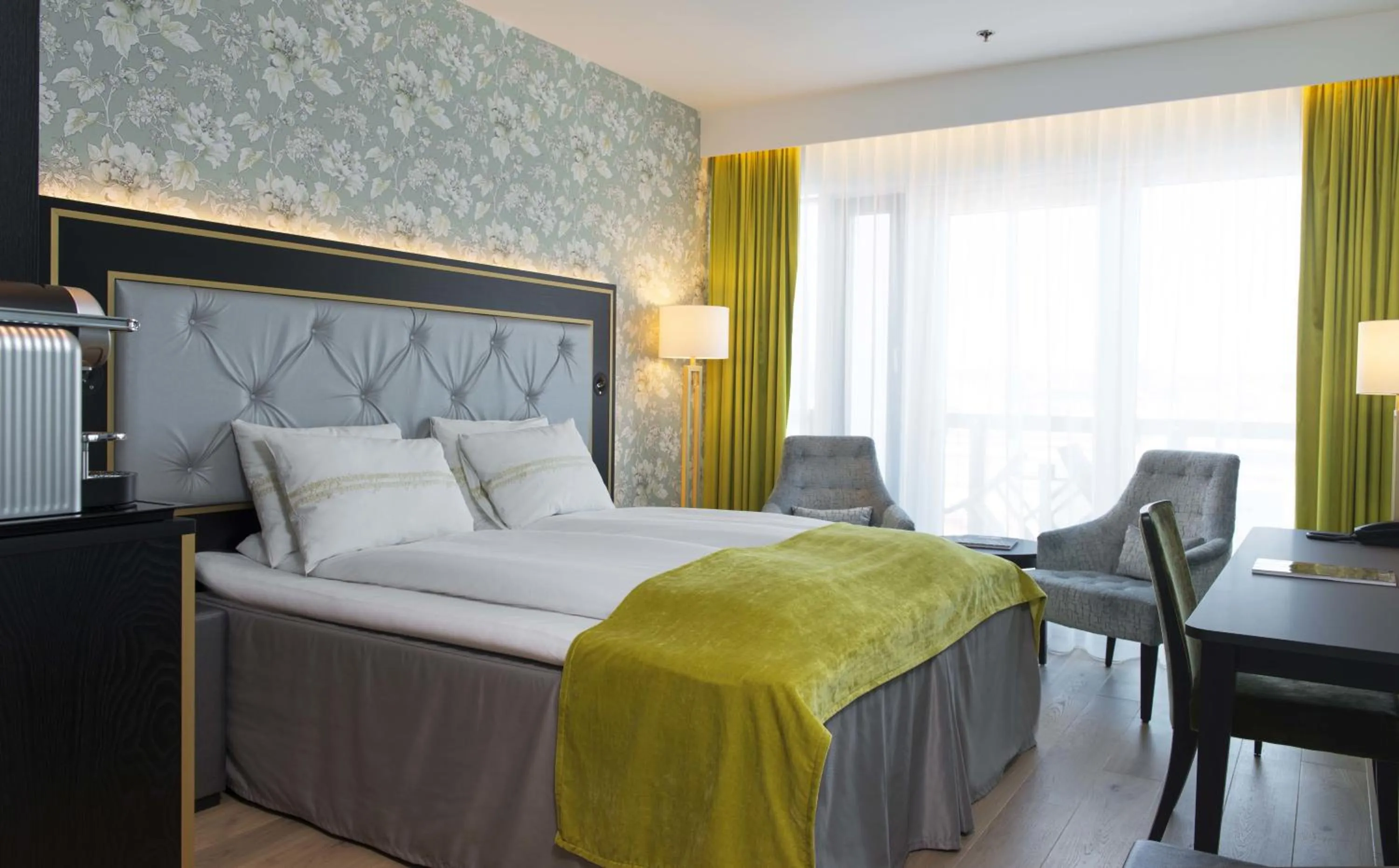 Photo of the whole room, Bed in Thon Hotel Opera