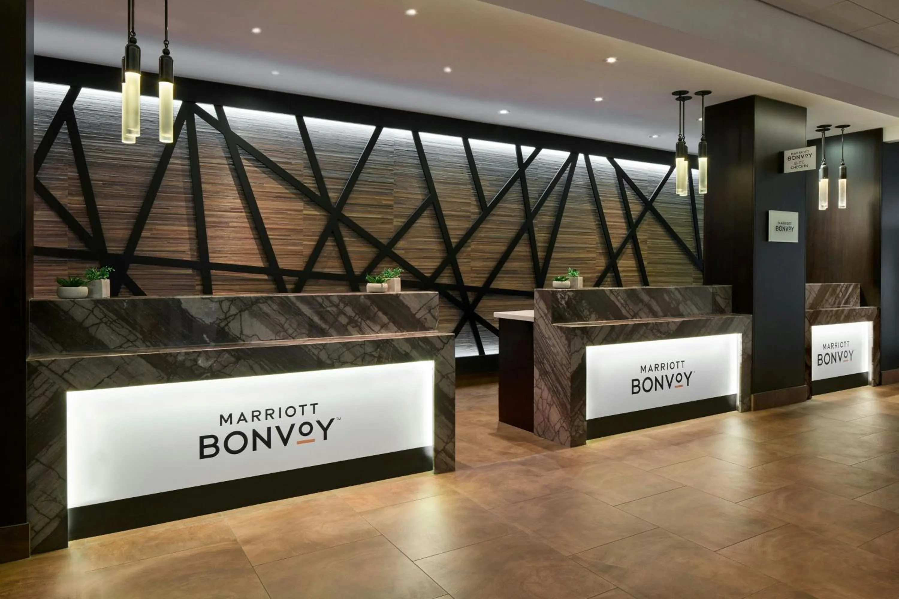 Lobby or reception in Toronto Airport Marriott Hotel