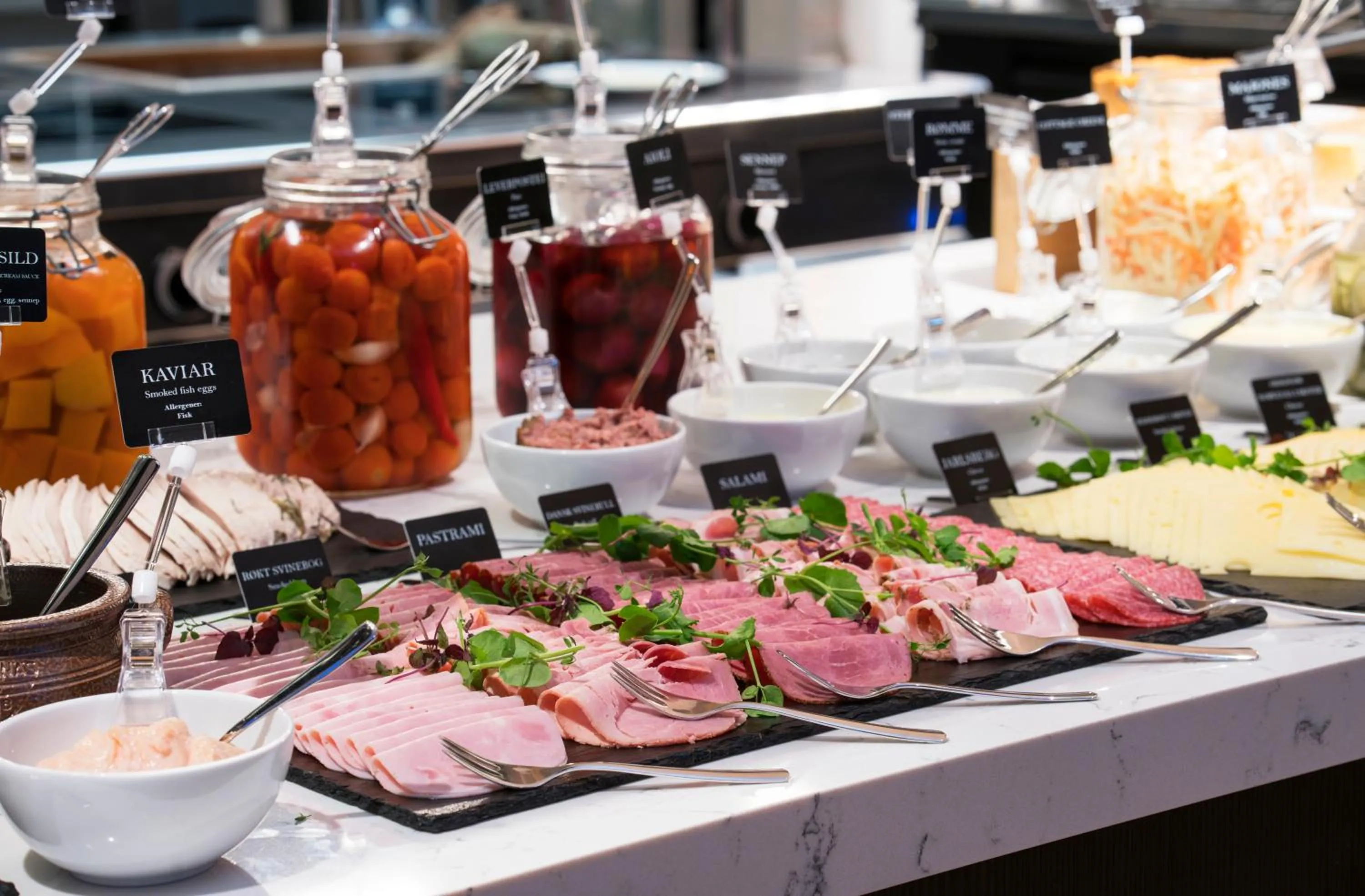 Buffet breakfast in Thon Hotel Ski