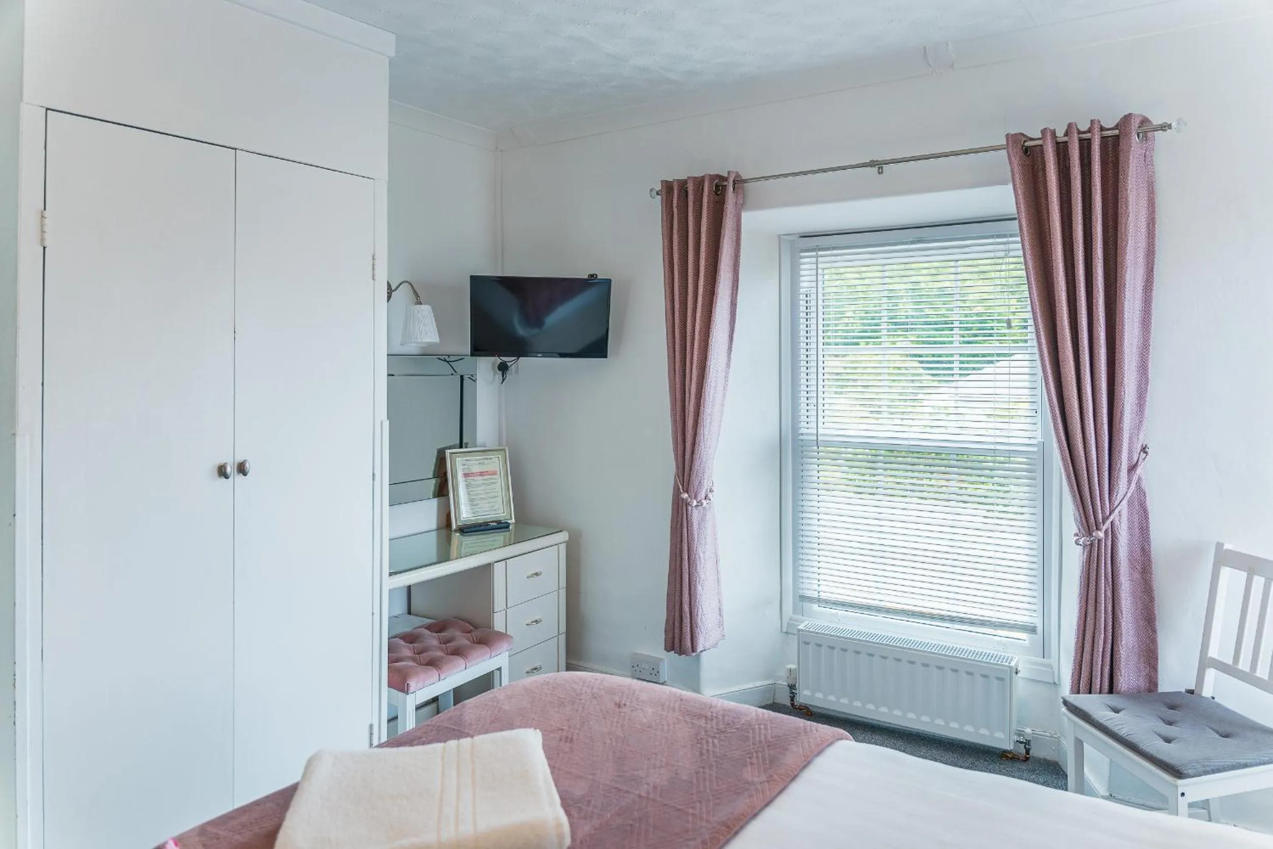 Bedroom, Bed in Rooms at The Highcliffe