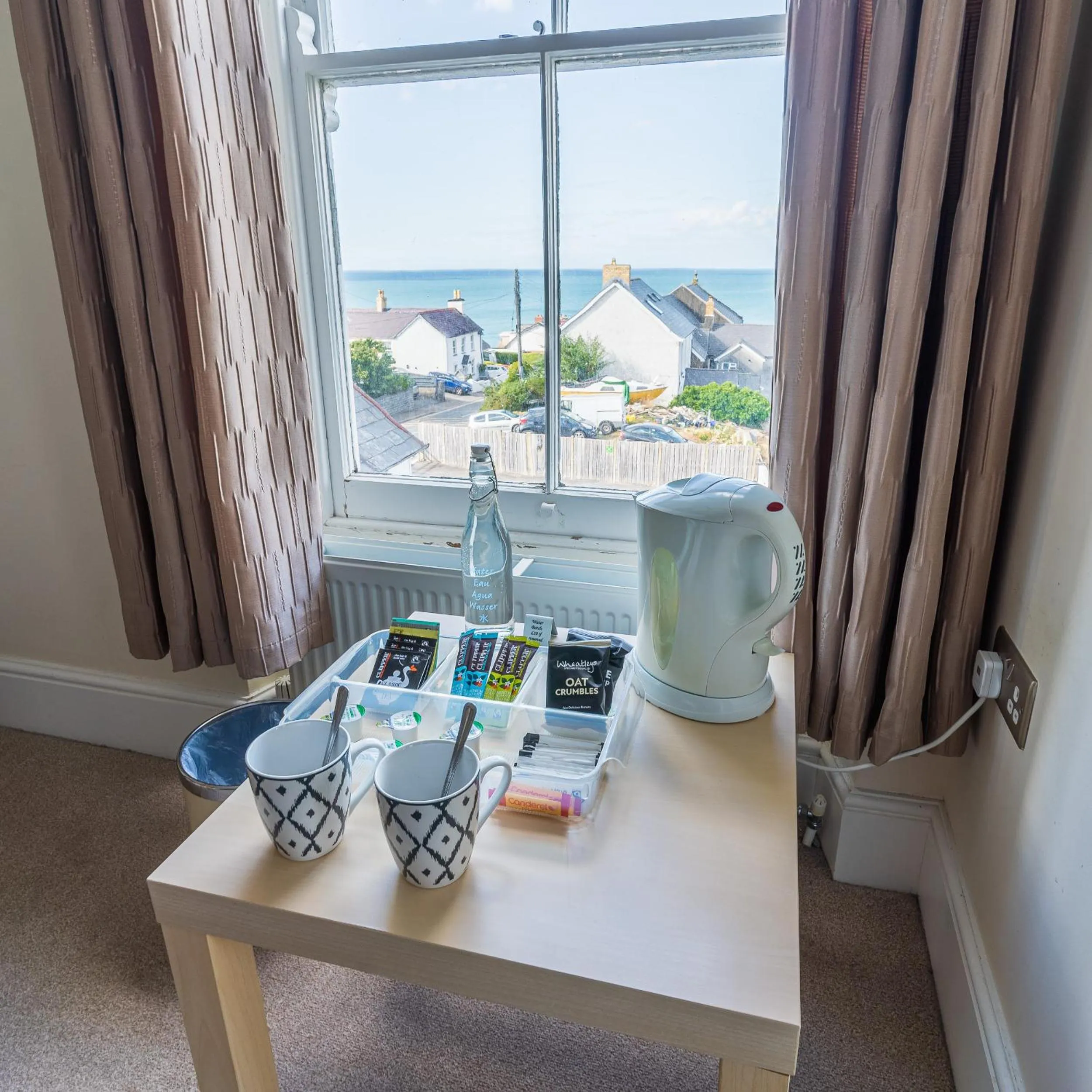 Coffee/tea facilities in Rooms at The Highcliffe