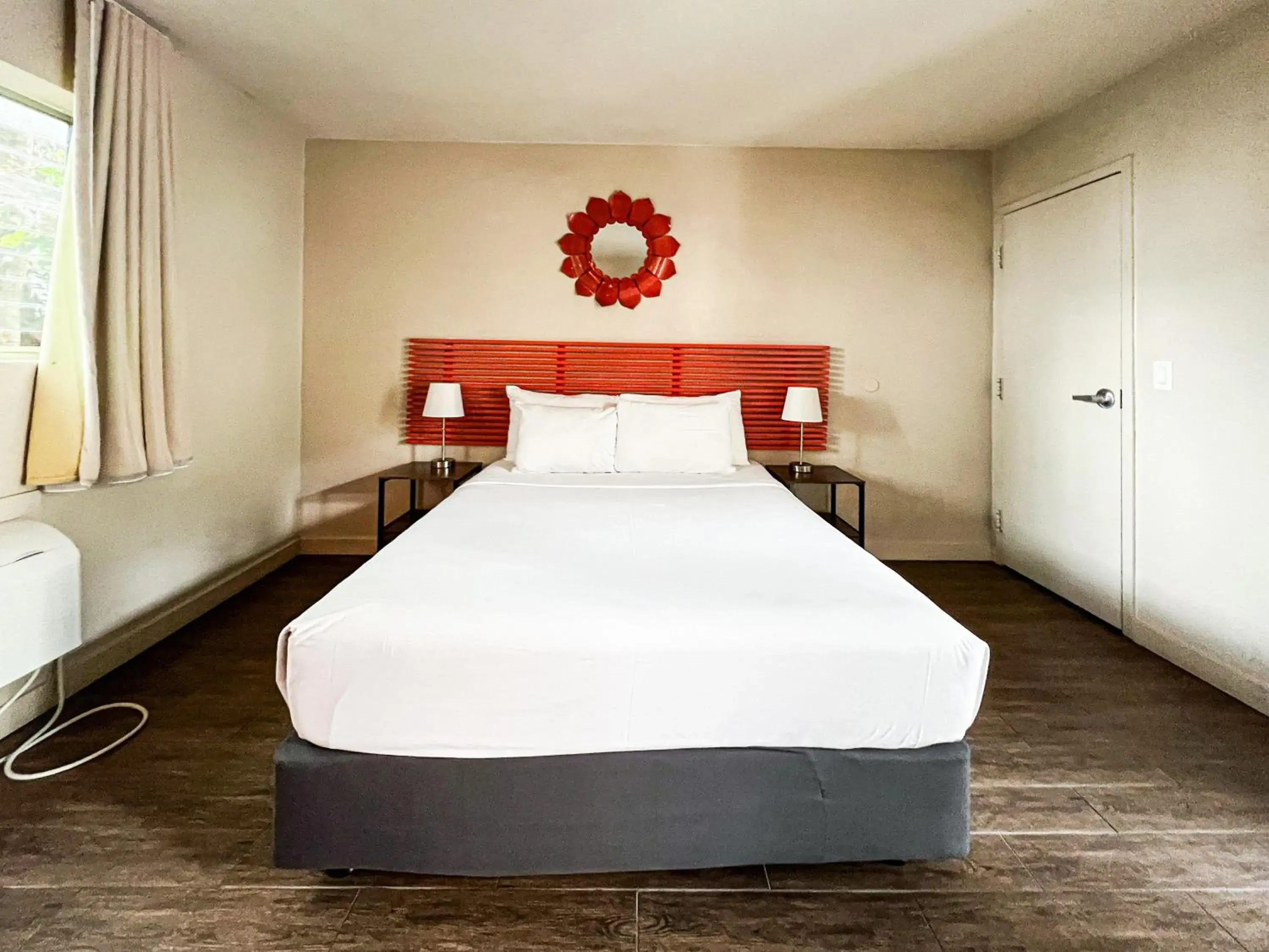 Queen Studio - single occupancy in Winterset Queen Studio - single occupancy in Winterset