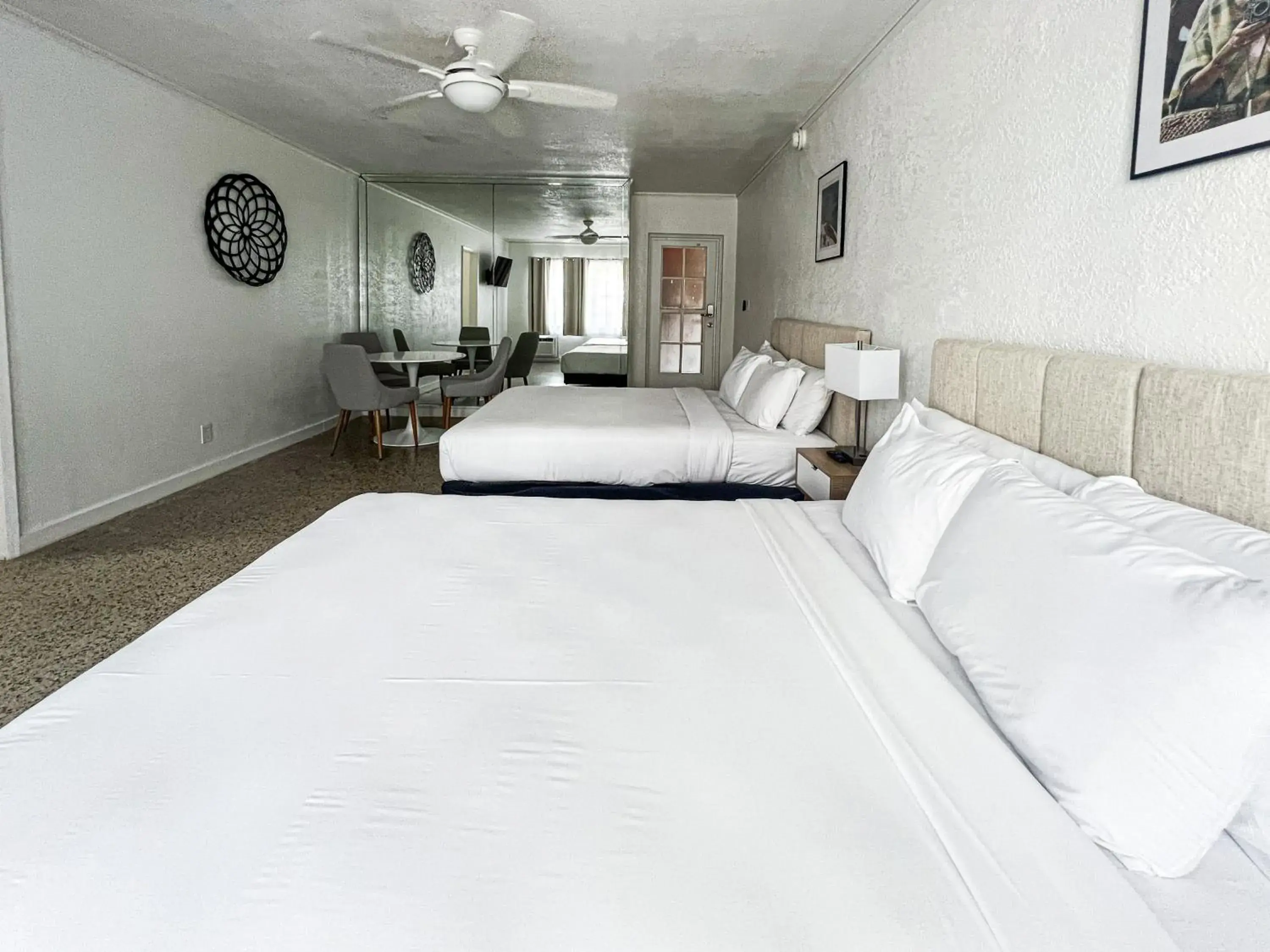 Studio with Two Queen Beds in Winterset Studio with Two Queen Beds in Winterset