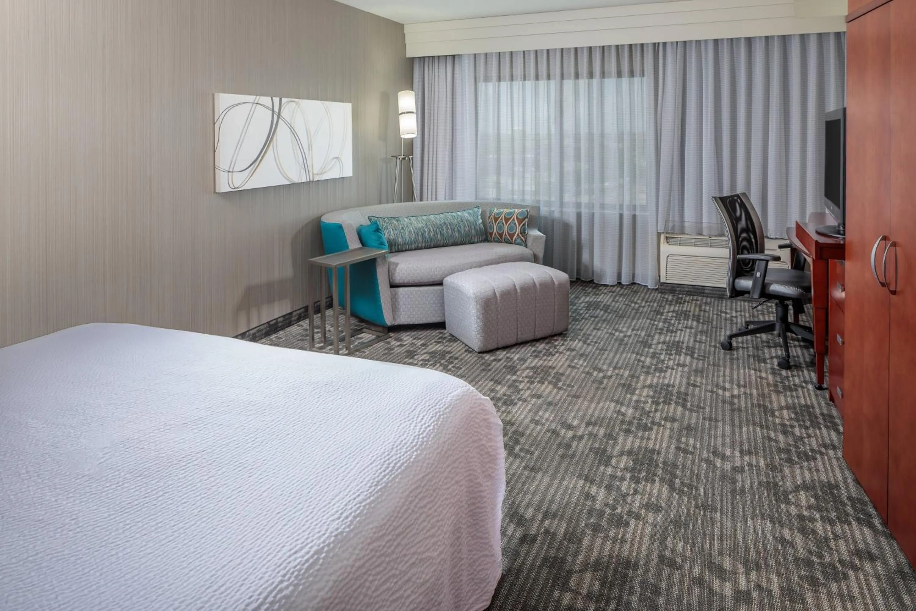 Photo of the whole room, Bed in Courtyard by Marriott Houston Medical Center/NRG Park