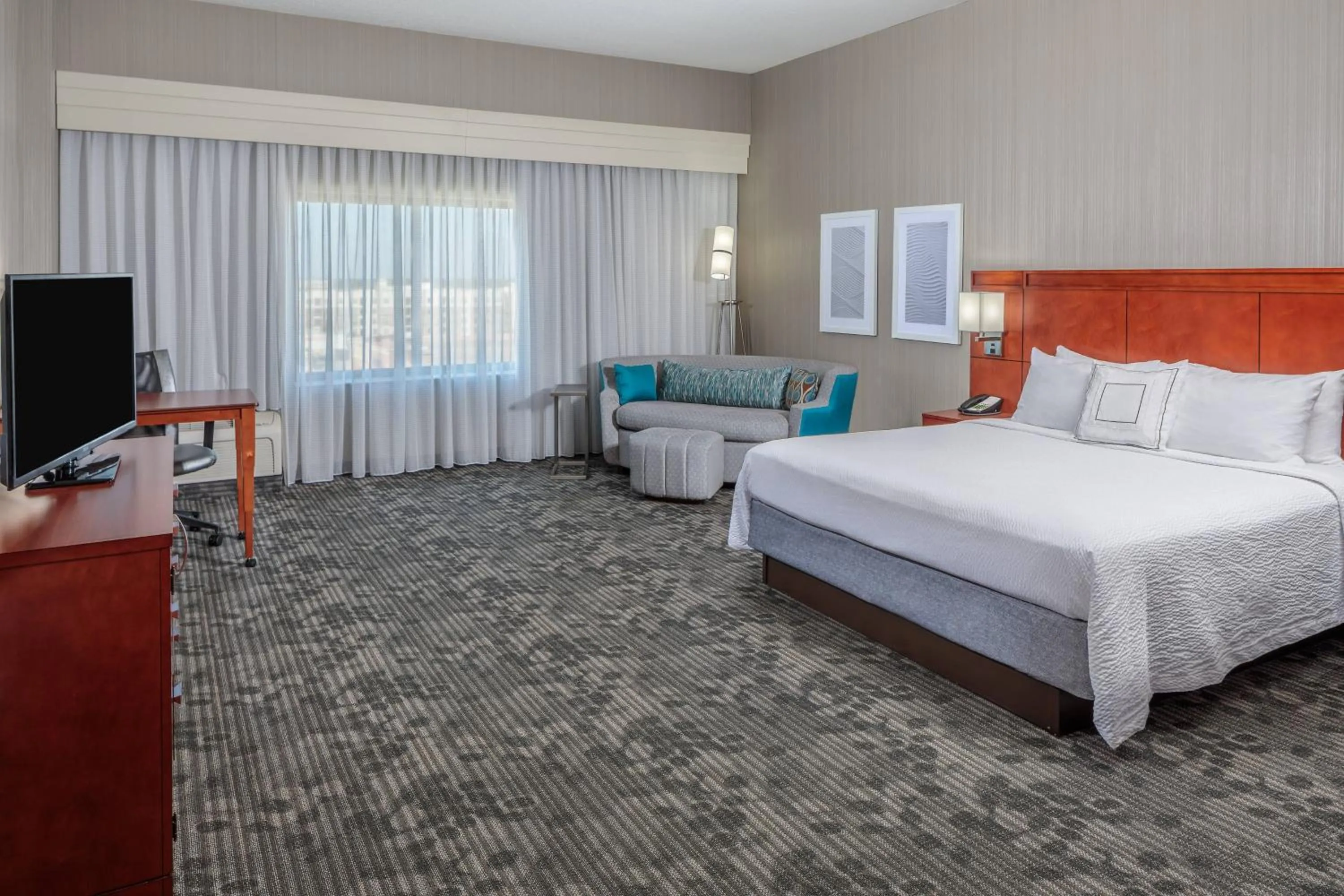 Photo of the whole room, Bed in Courtyard by Marriott Houston Medical Center/NRG Park