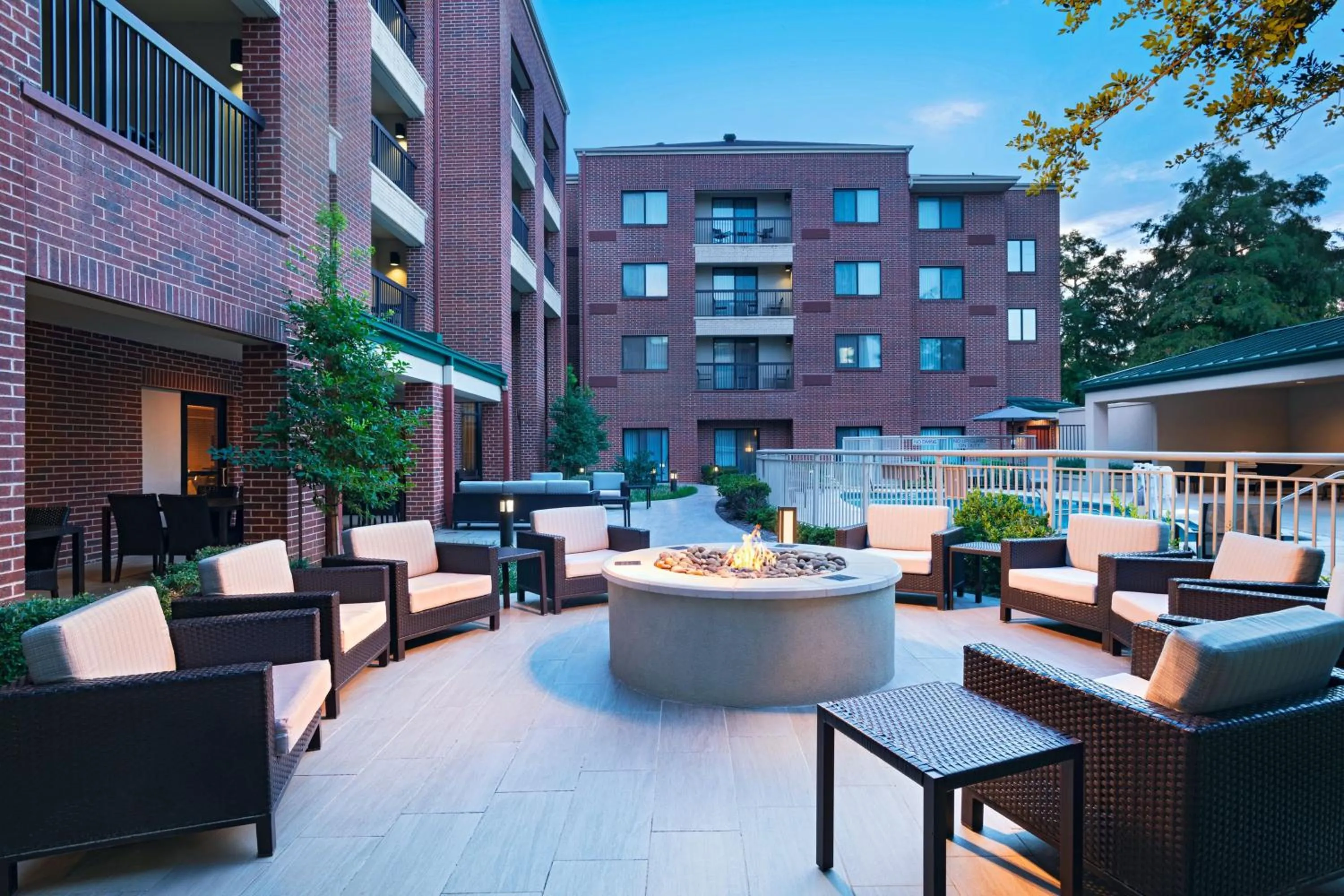 Property building in Courtyard Dallas DFW Airport South/Irving