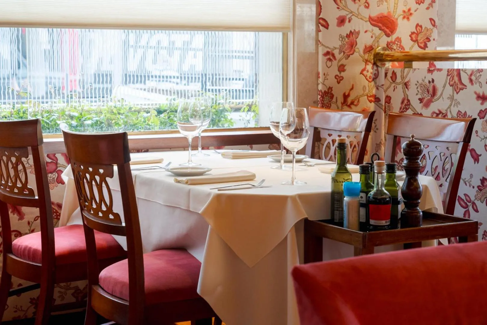 Restaurant/places to eat in Windsor Hotel