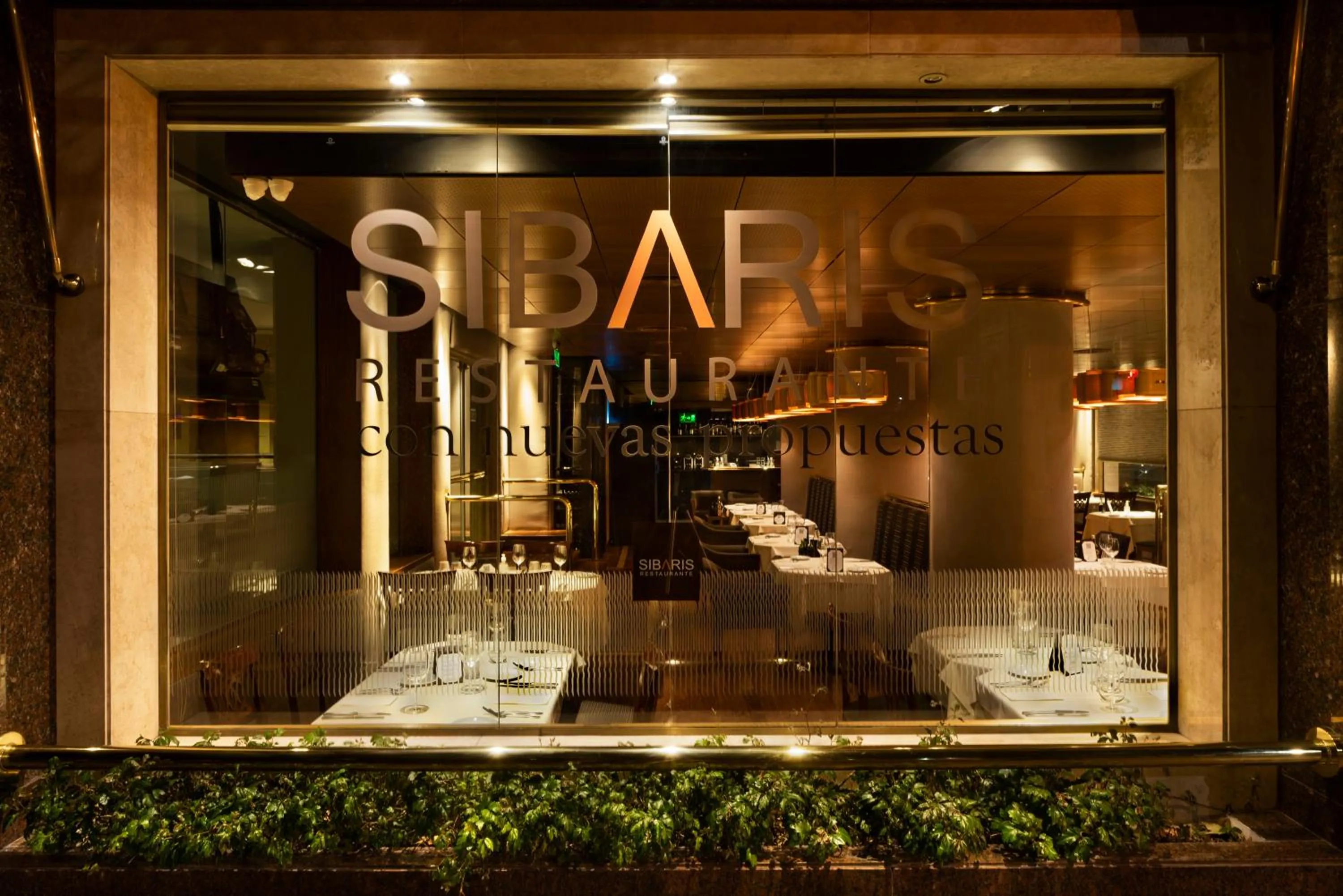 Restaurant/places to eat in Windsor Hotel