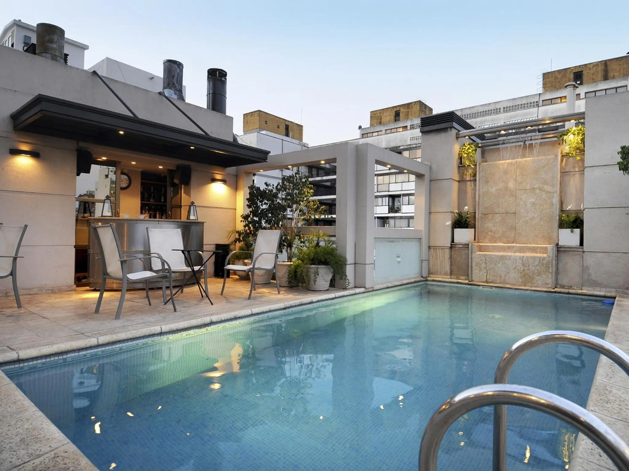 Swimming pool in Windsor Hotel