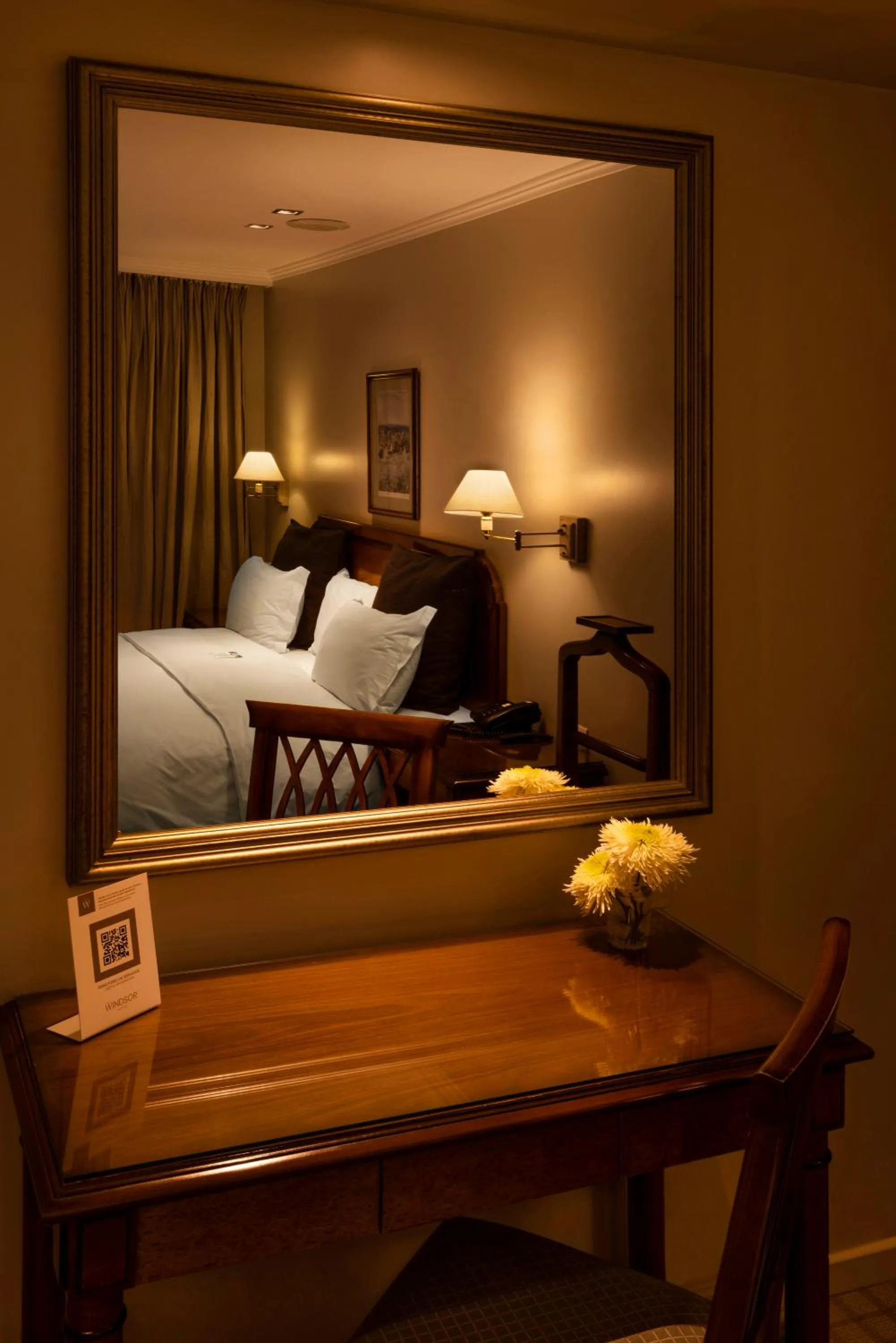 Seating area, Bed in Windsor Hotel