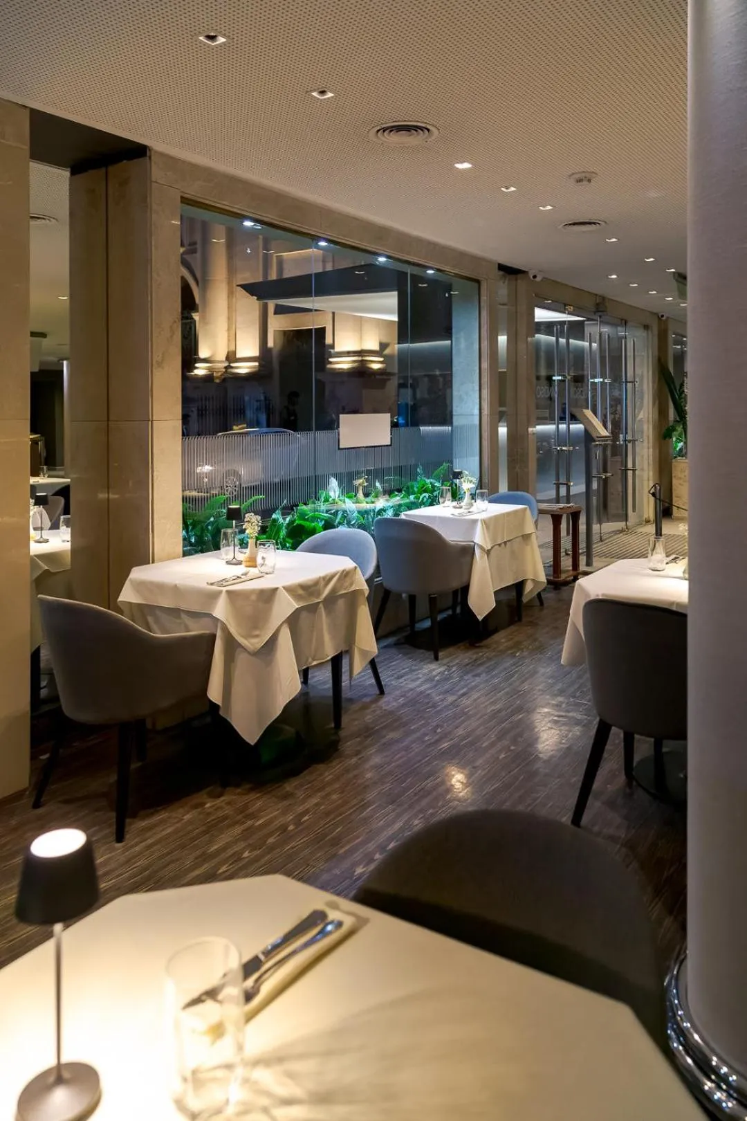 Lounge or bar in Windsor Hotel