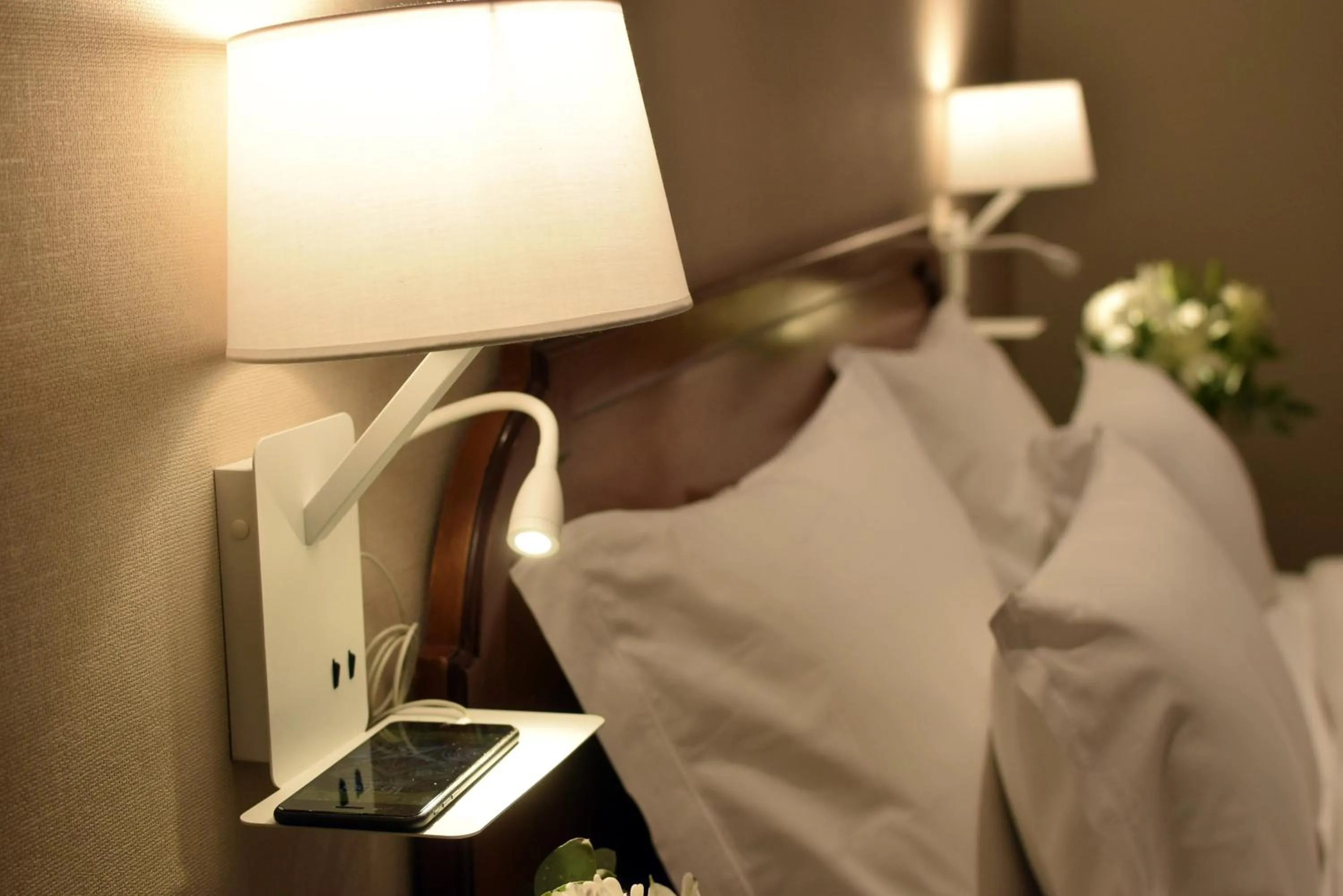 Bedroom, Bed in Windsor Hotel