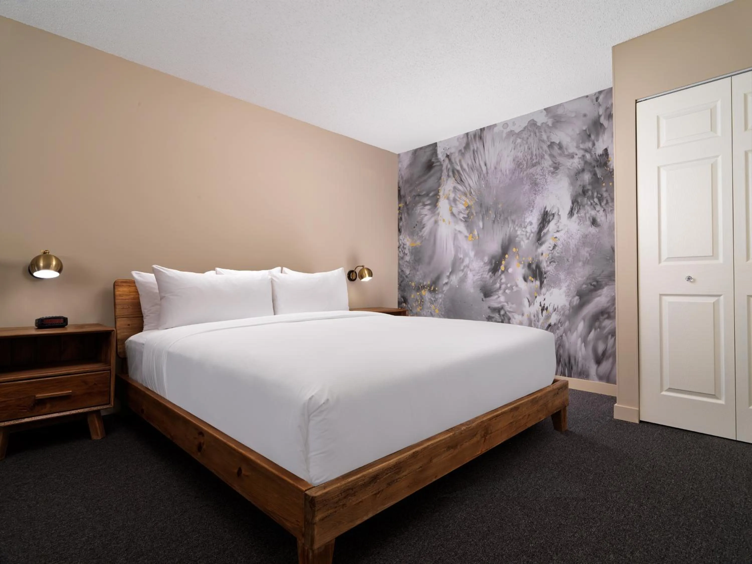 Bed in Huntingdon Hotel and Suites