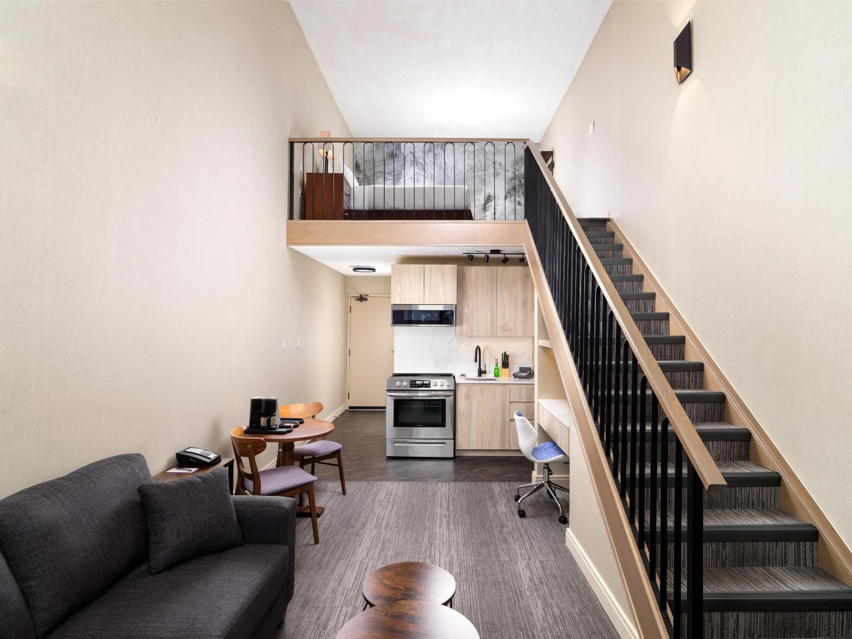 Photo of the whole room in Huntingdon Hotel and Suites