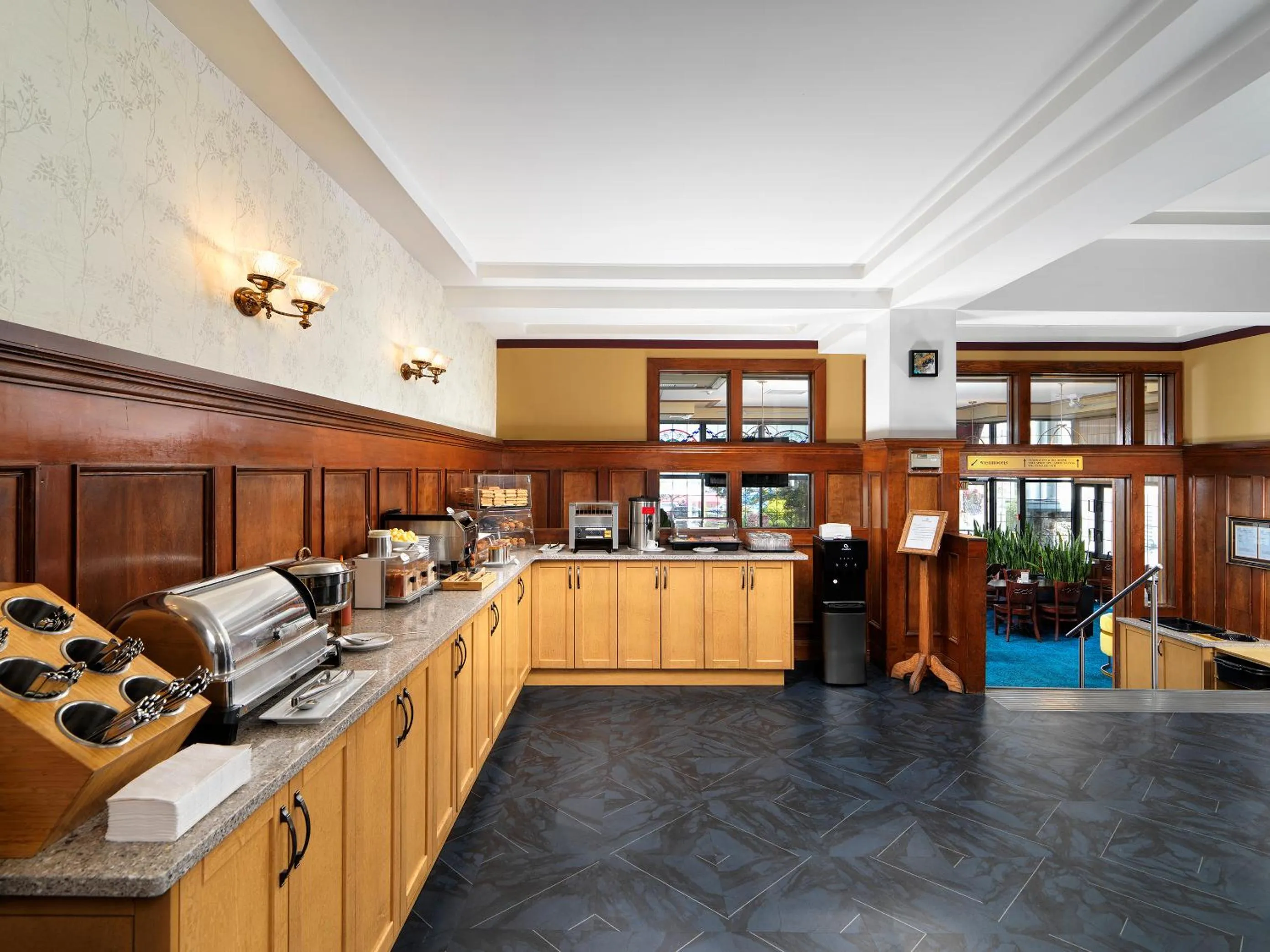 Buffet breakfast in Huntingdon Hotel and Suites