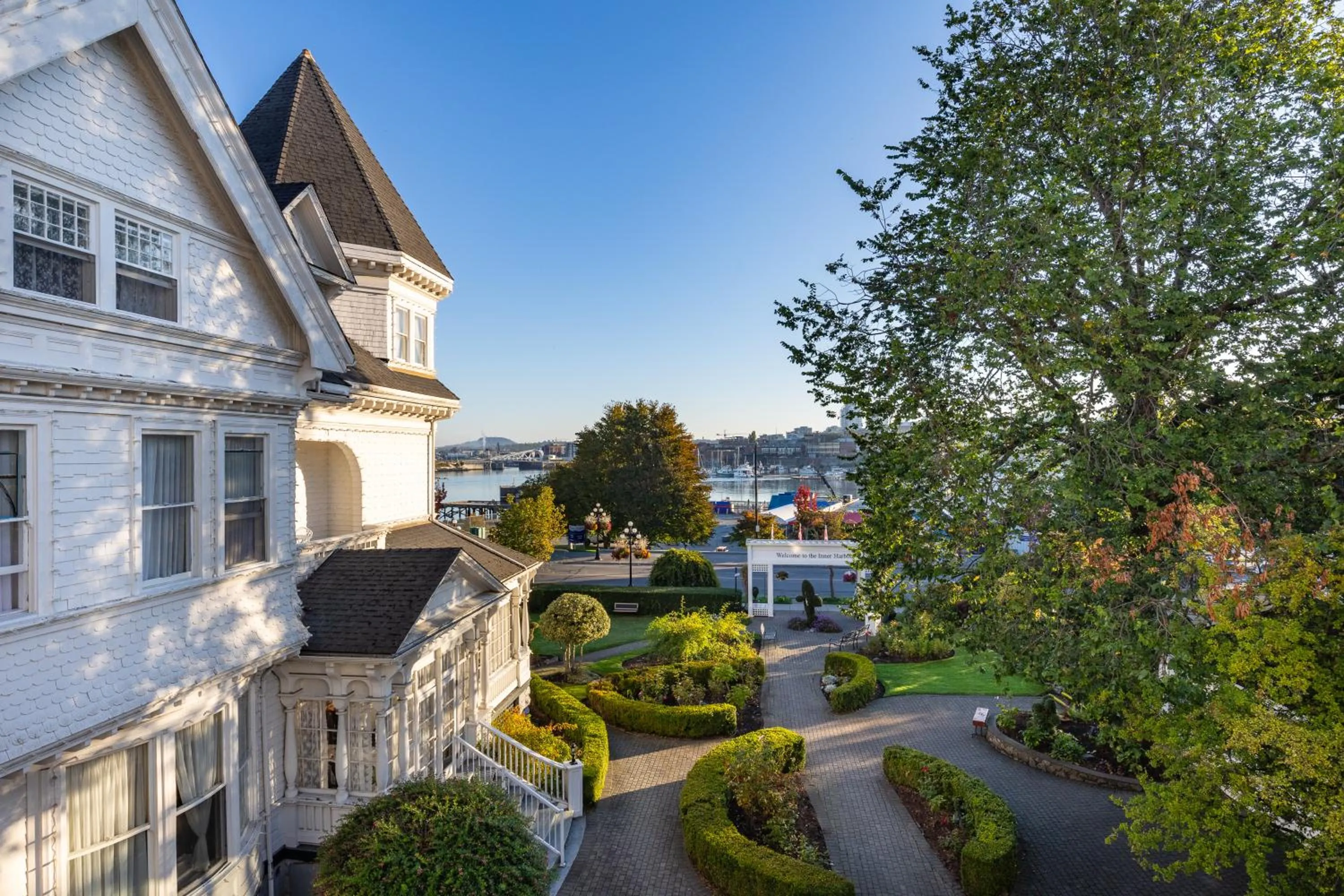 Property building in Huntingdon Hotel and Suites