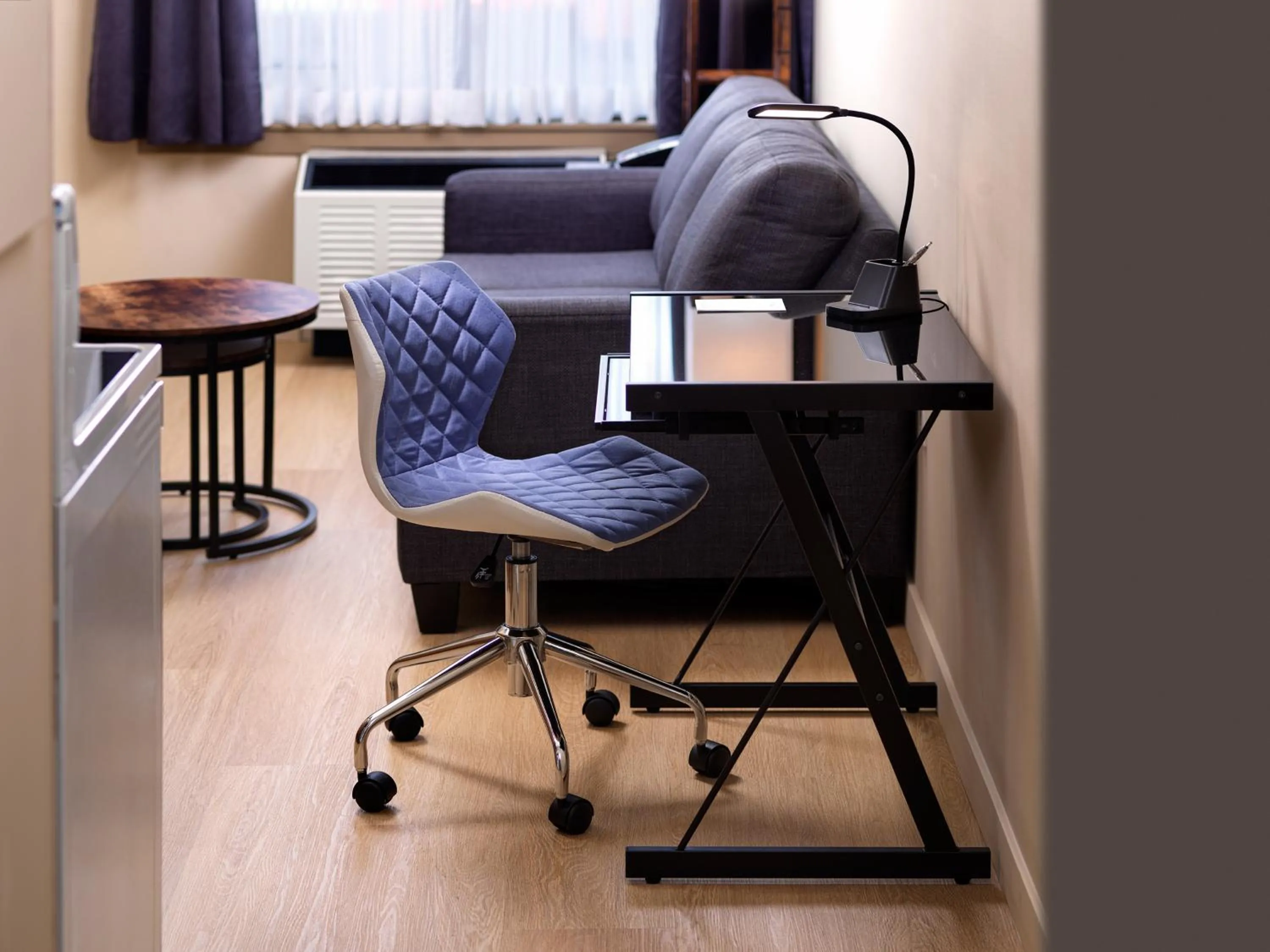 Living room in Huntingdon Hotel and Suites