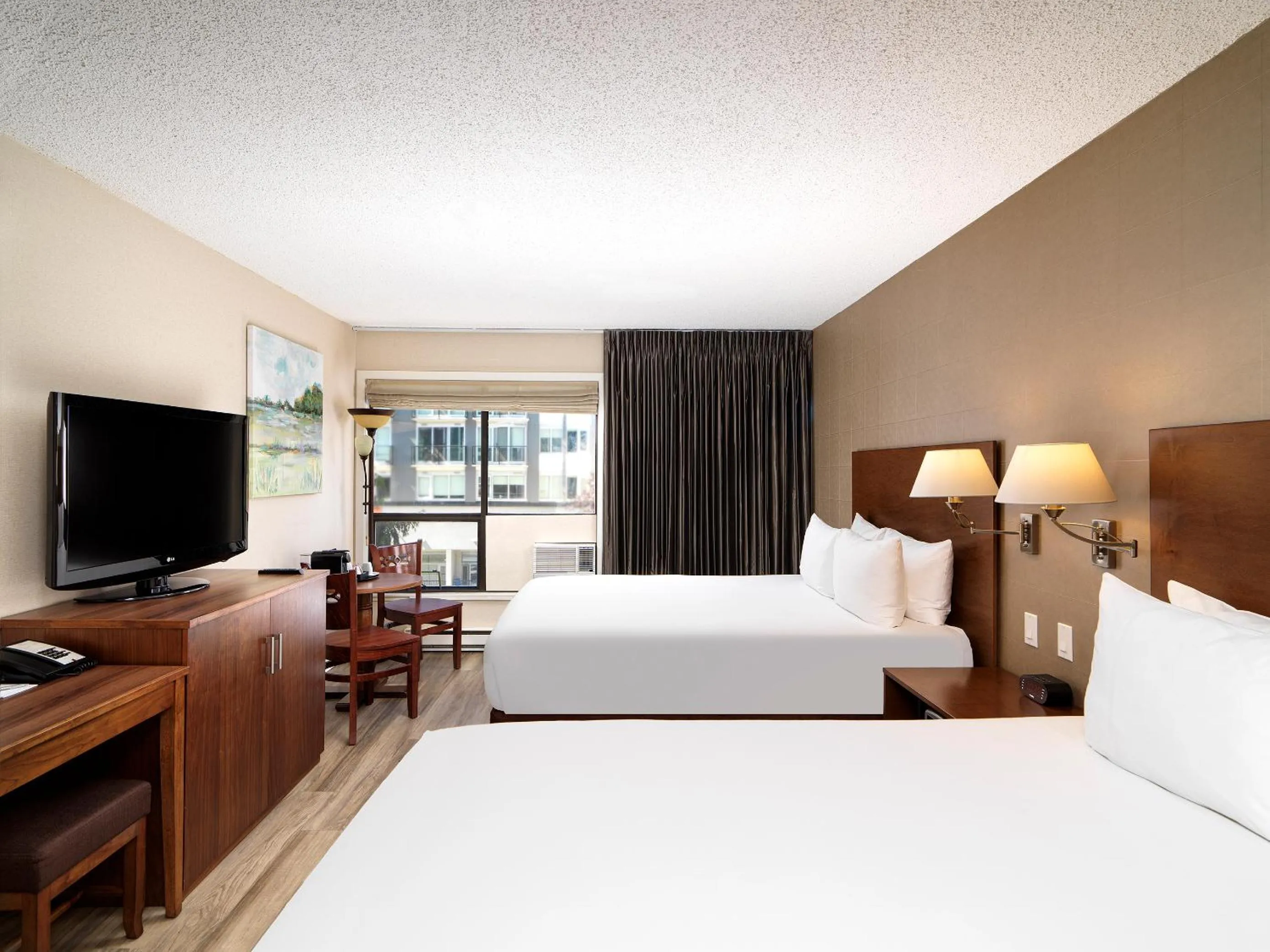 Bed in Huntingdon Hotel and Suites