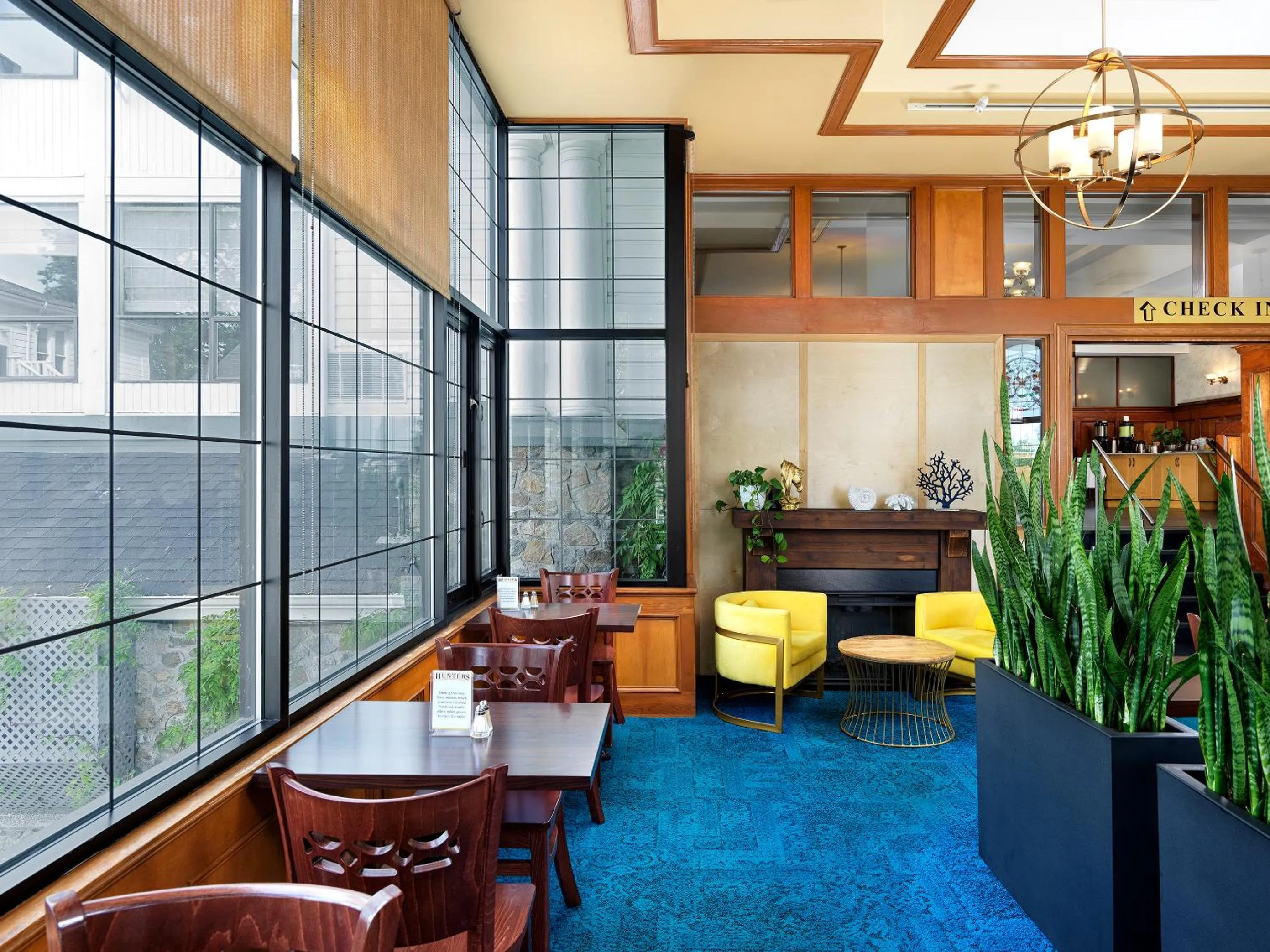 Buffet breakfast in Huntingdon Hotel and Suites