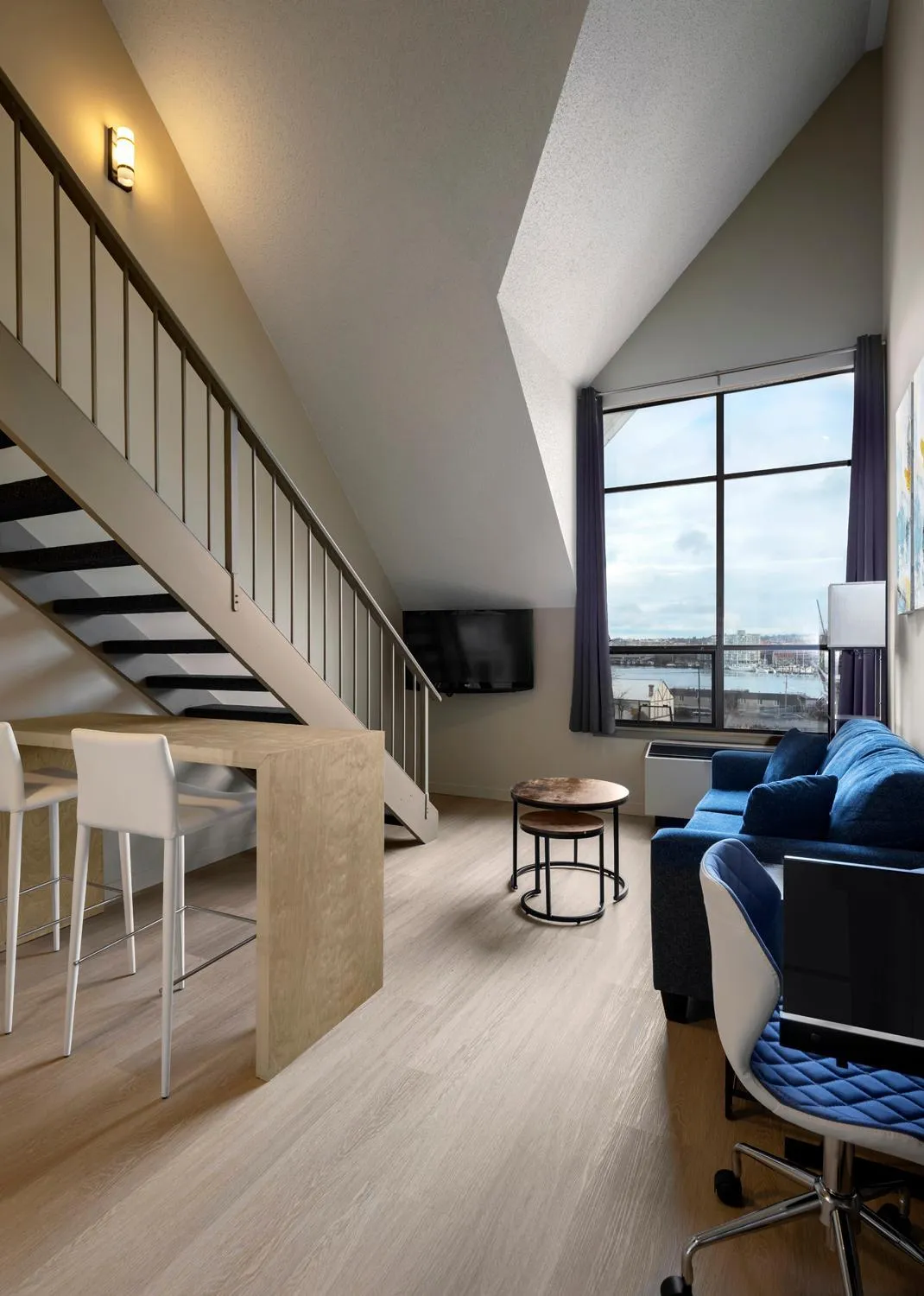 Living room in Huntingdon Hotel and Suites