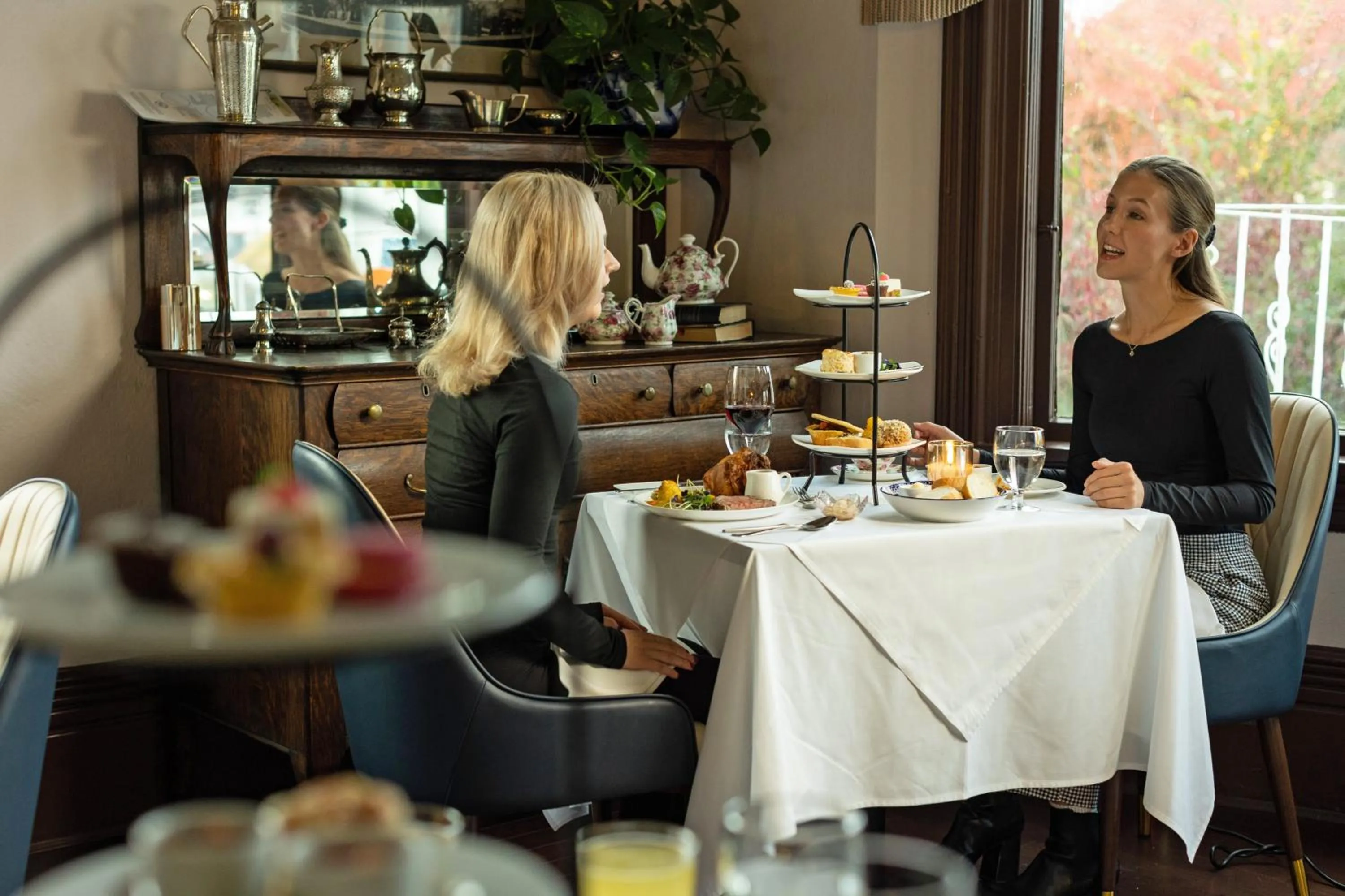 Restaurant/places to eat in Huntingdon Hotel and Suites