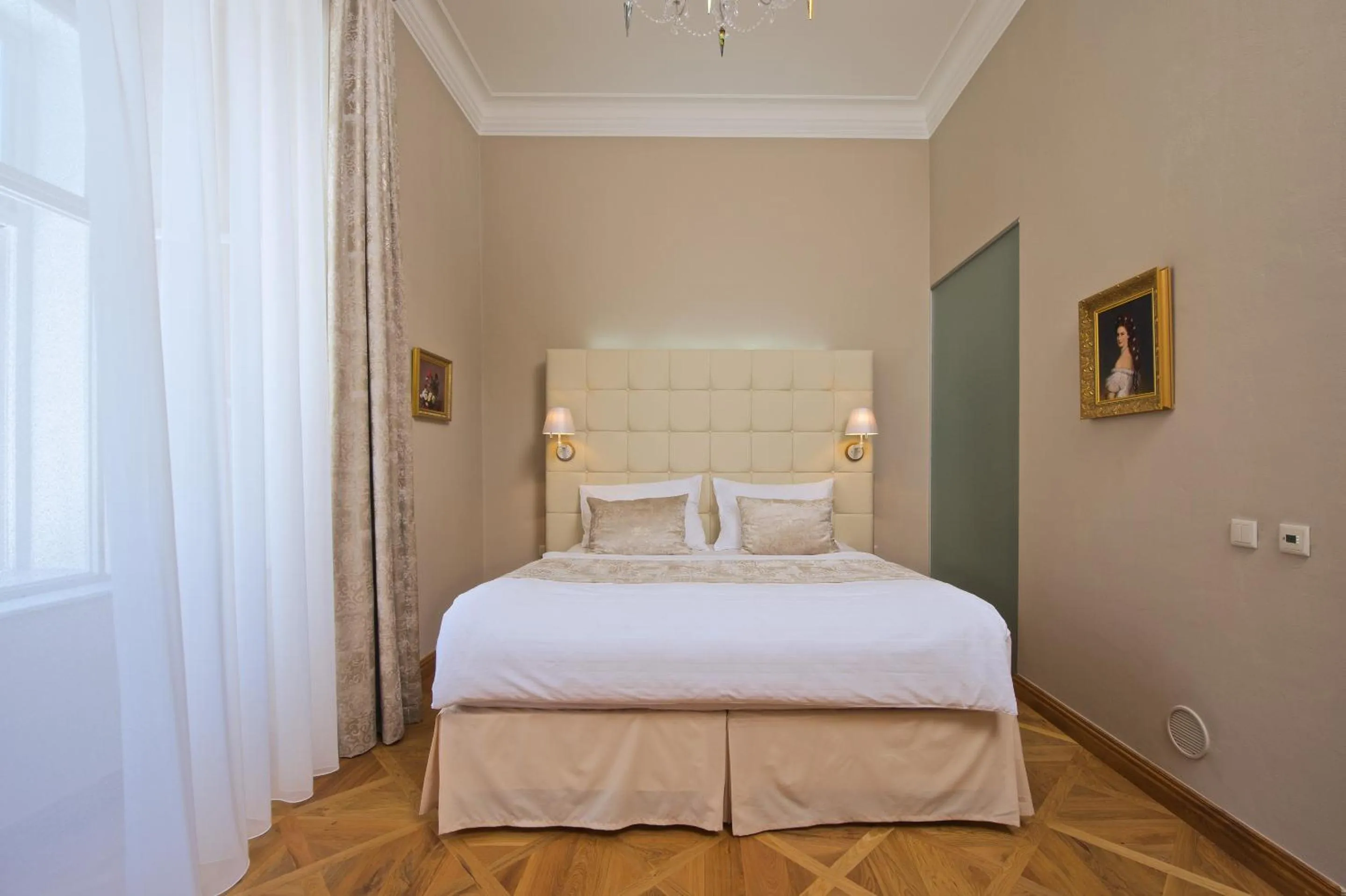 Bed in Zámek Ratměřice - Hotel & Resort