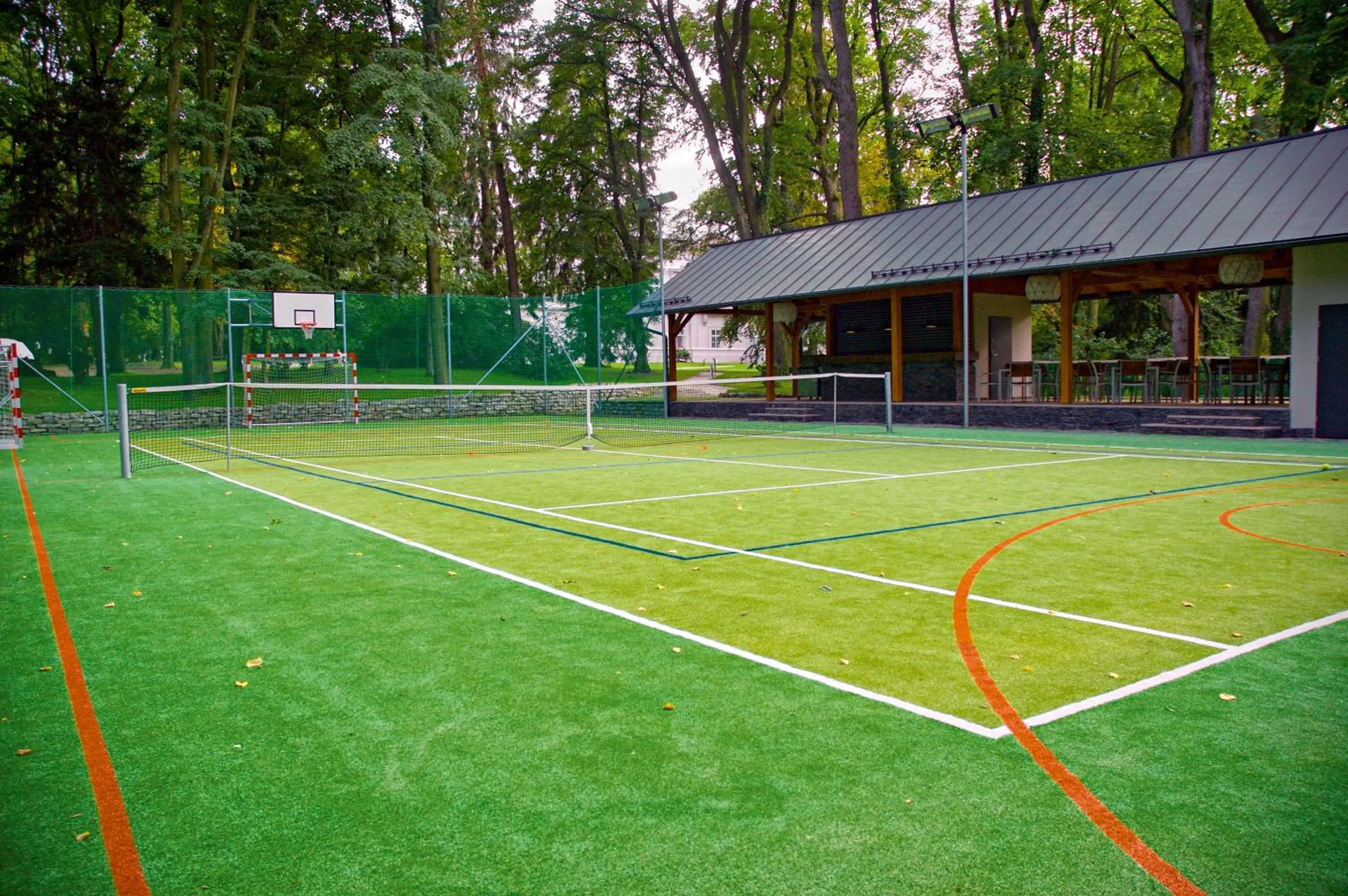 Tennis court in Zámek Ratměřice - Hotel & Resort