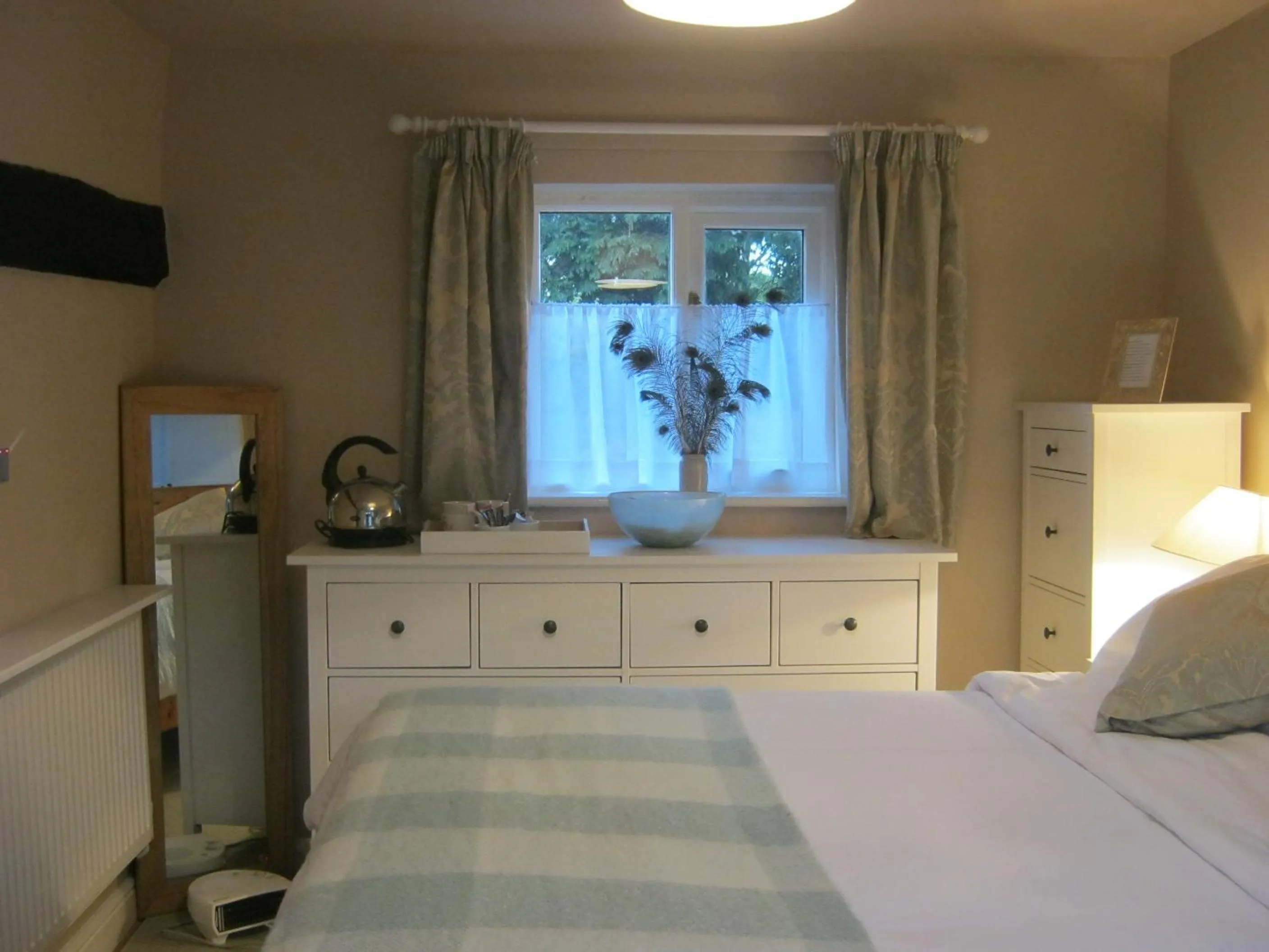 Photo of the whole room, Bed in THE MOATS - CODDINGTON A small private thatched cottage B&B located in quiet countryside between Ledbury and Malvern - convenient for the Malvern Three Counties Showground and 5 miles from excellent shops restaurants and Ledbury Poetry Festival