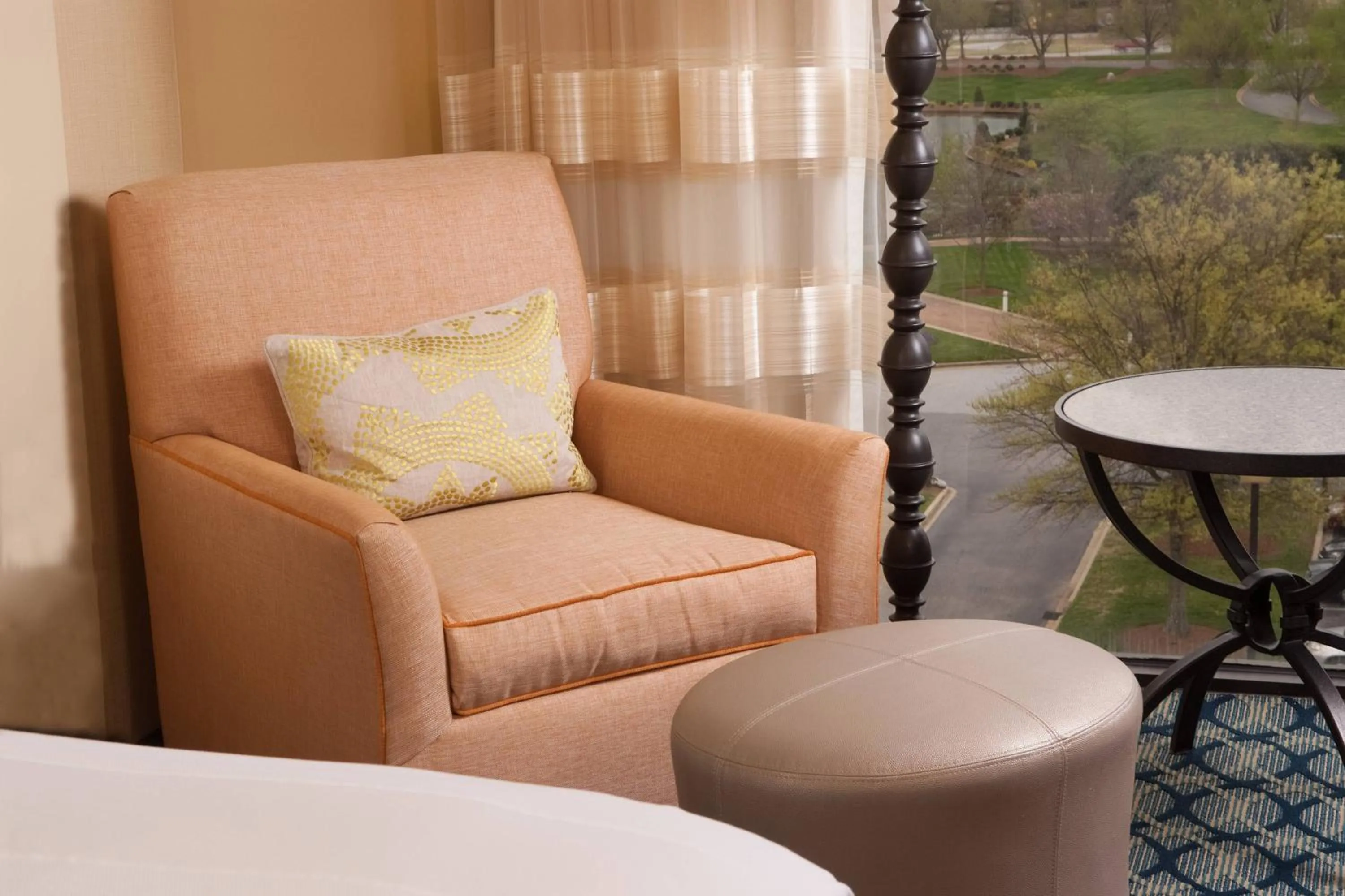 Living room in Greenville Marriott