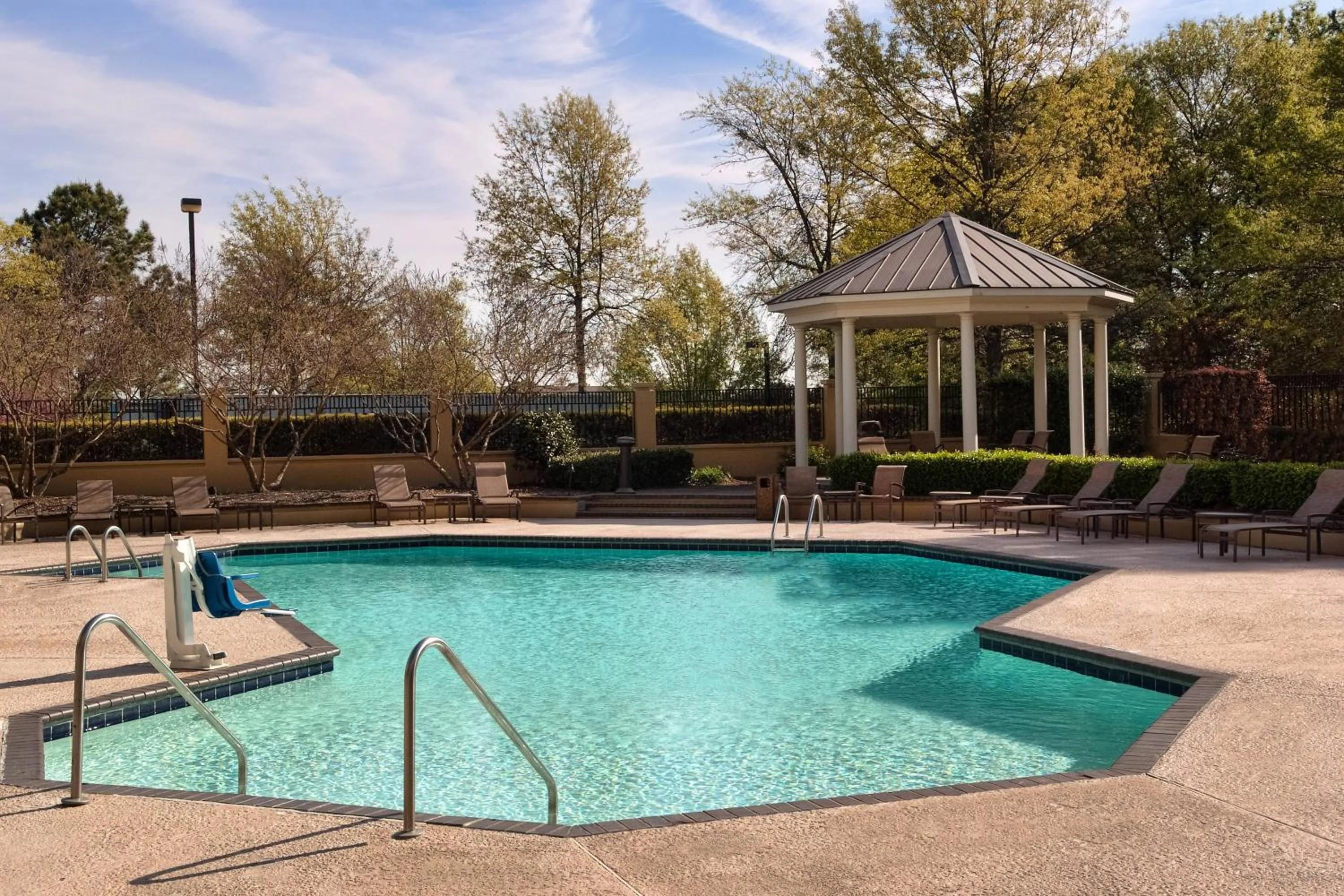 Swimming pool in Greenville Marriott
