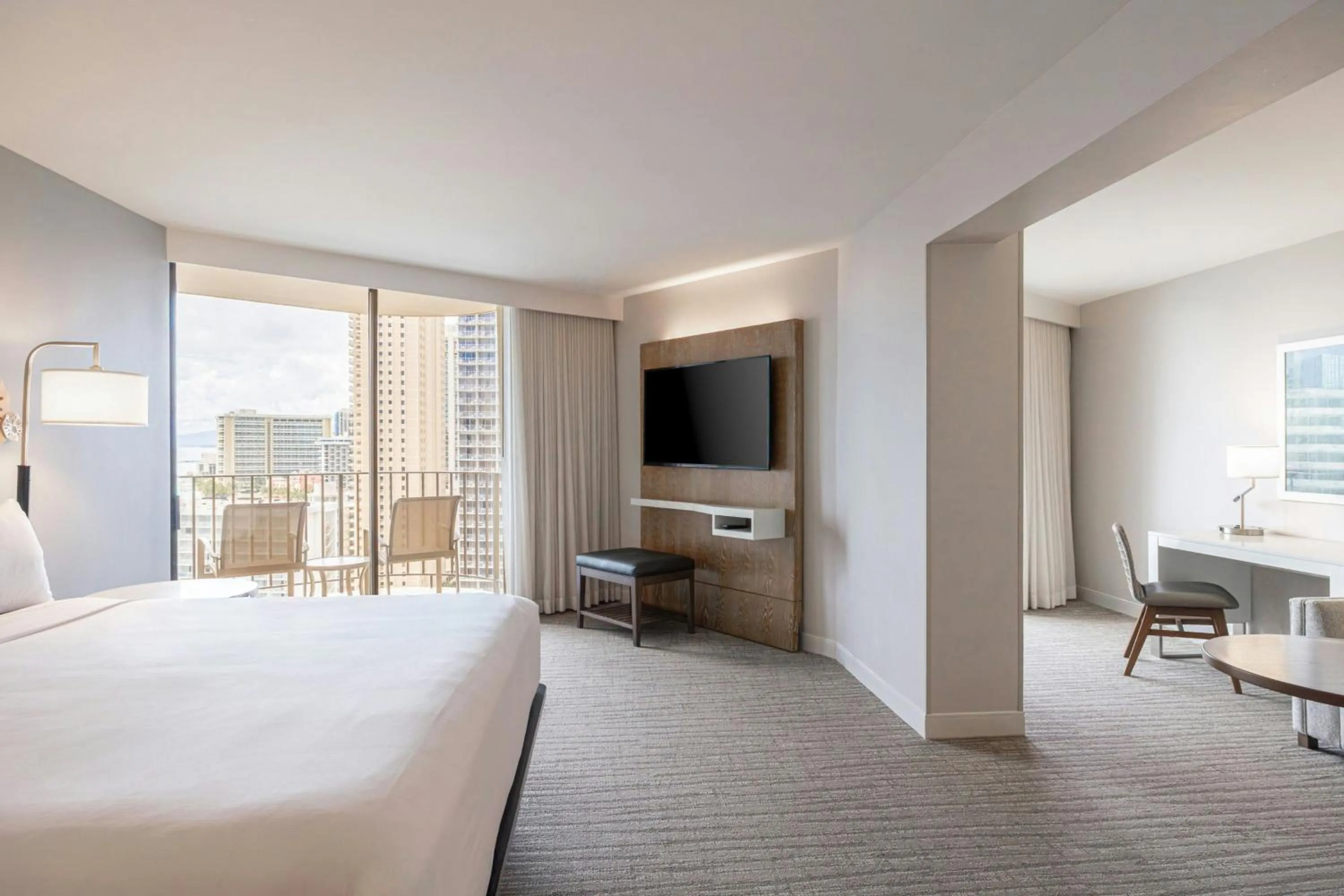 Photo of the whole room, Bed in Waikiki Beach Marriott Resort & Spa