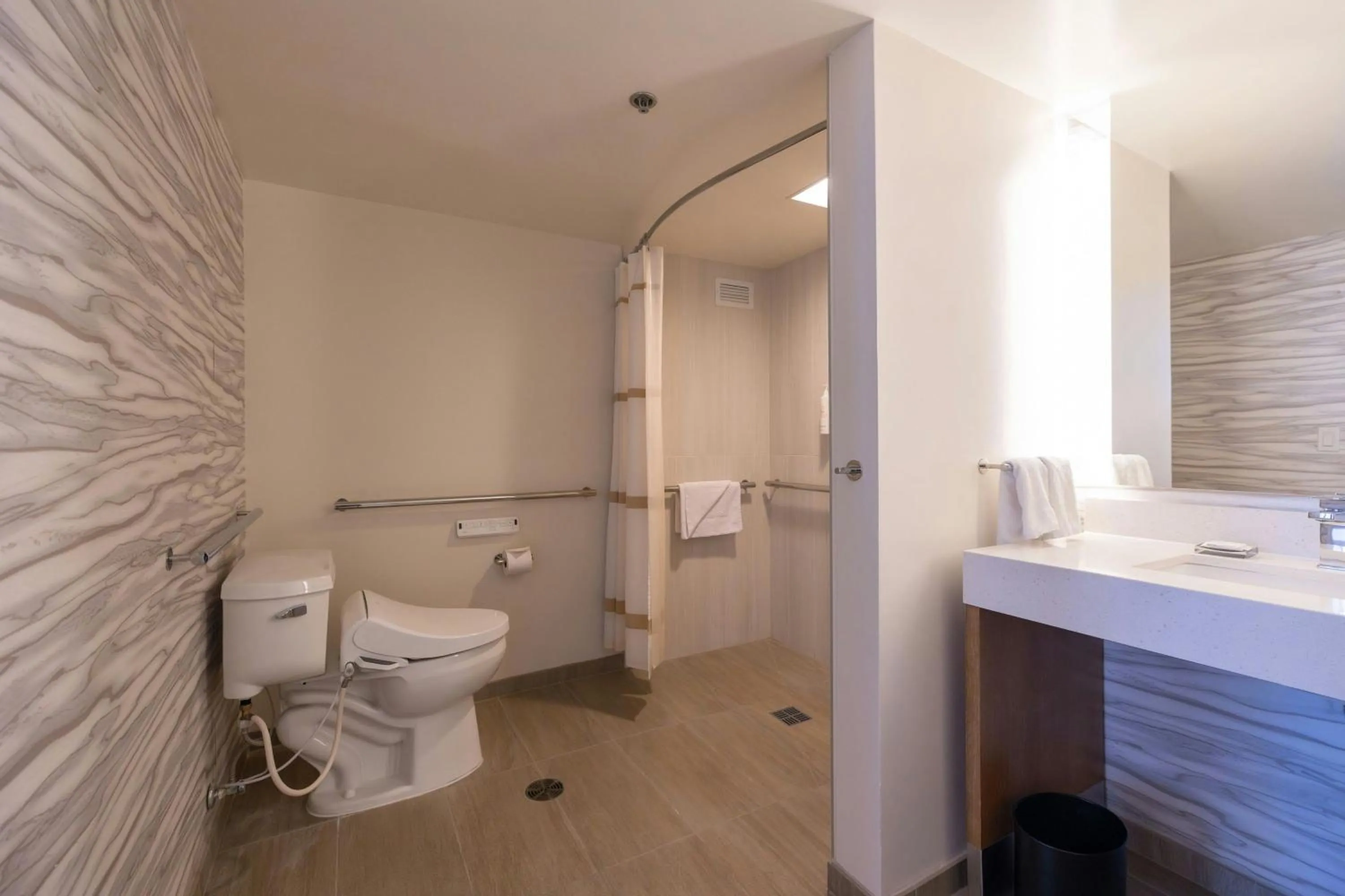 Bathroom in Waikiki Beach Marriott Resort & Spa