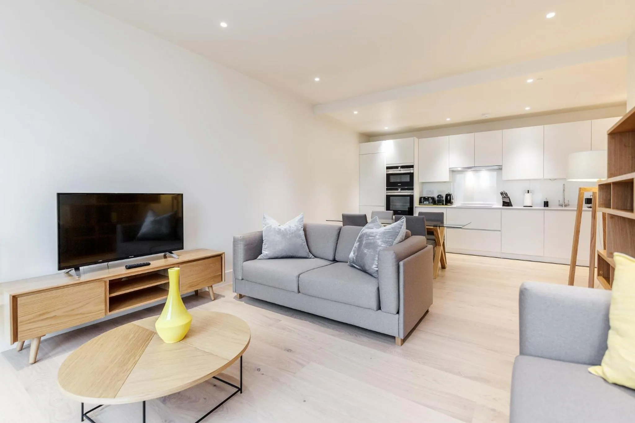 Communal lounge/ TV room in StayLux Waterloo