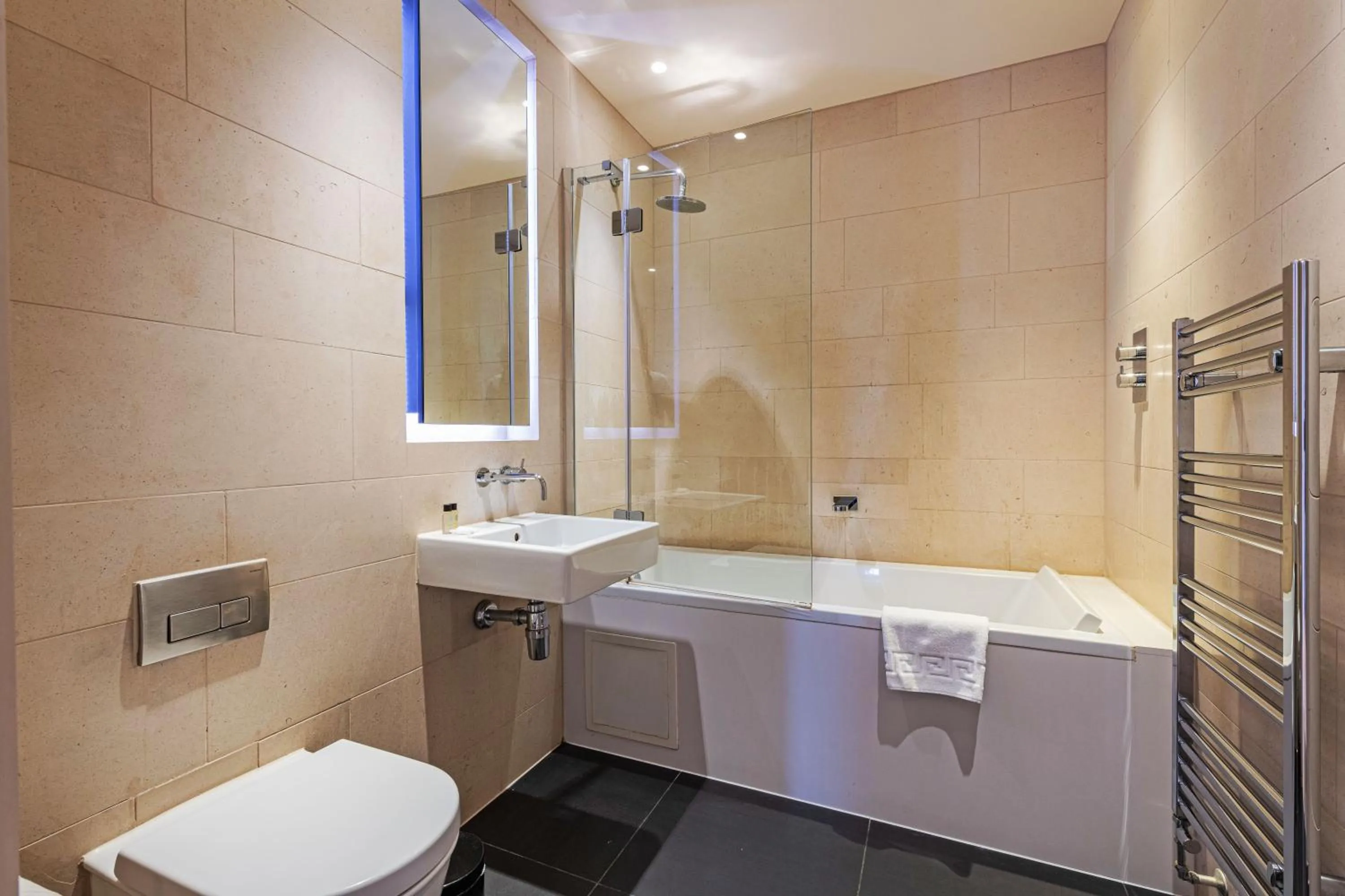 Toilet in StayLux Waterloo