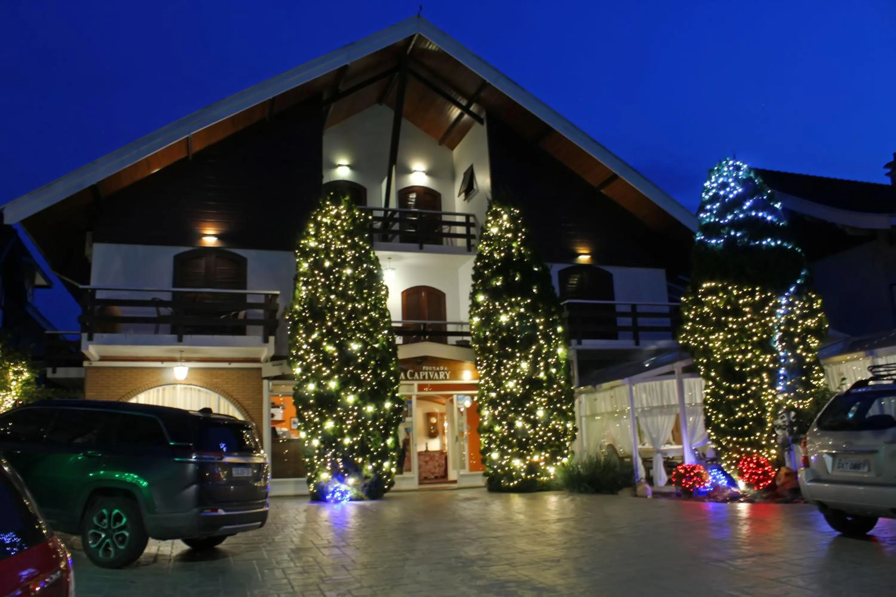 Parking in Pousada Villa Capivary Campos do Jordão