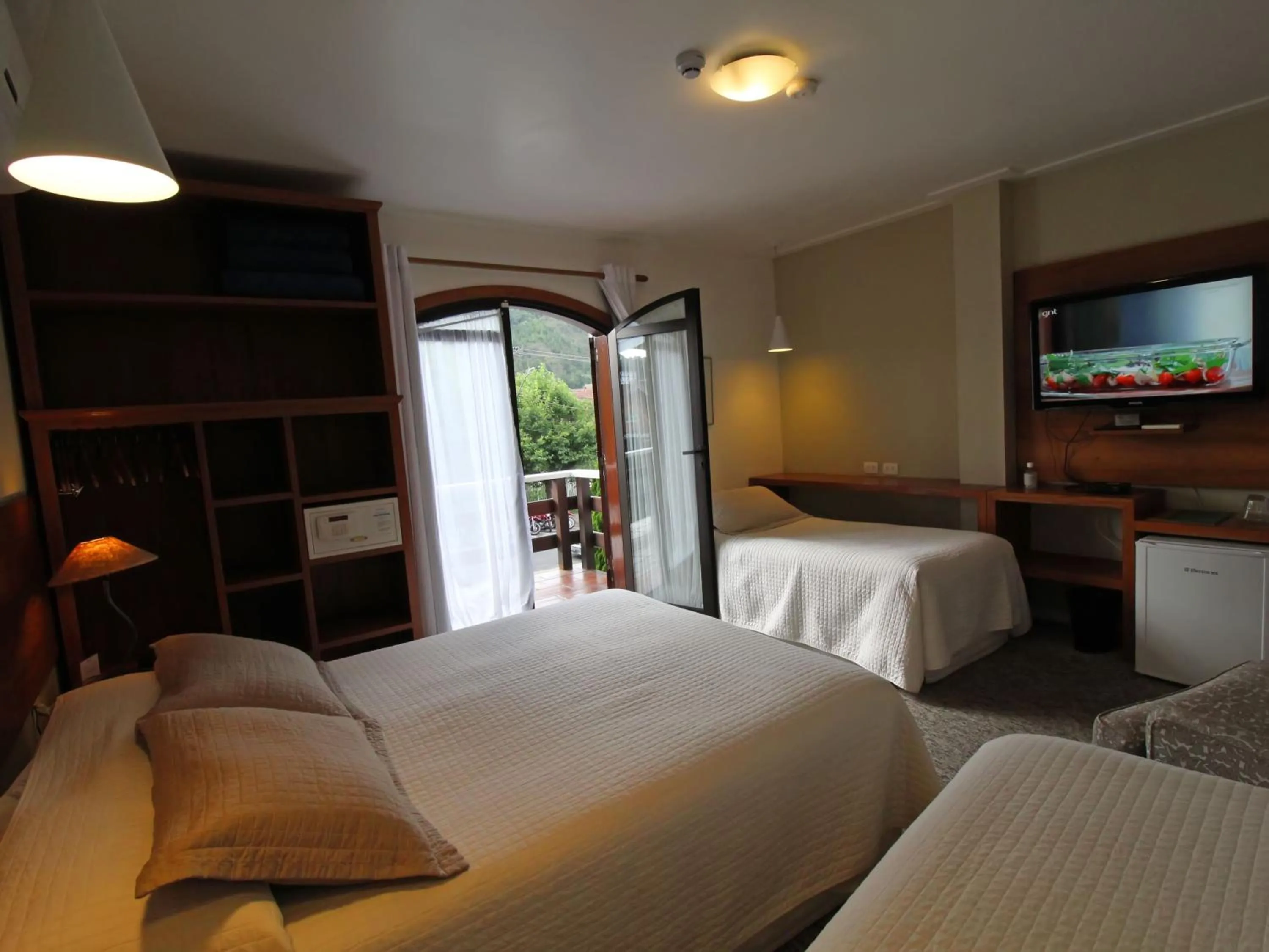 Balcony/Terrace, Bed in Pousada Villa Capivary Campos do Jordão