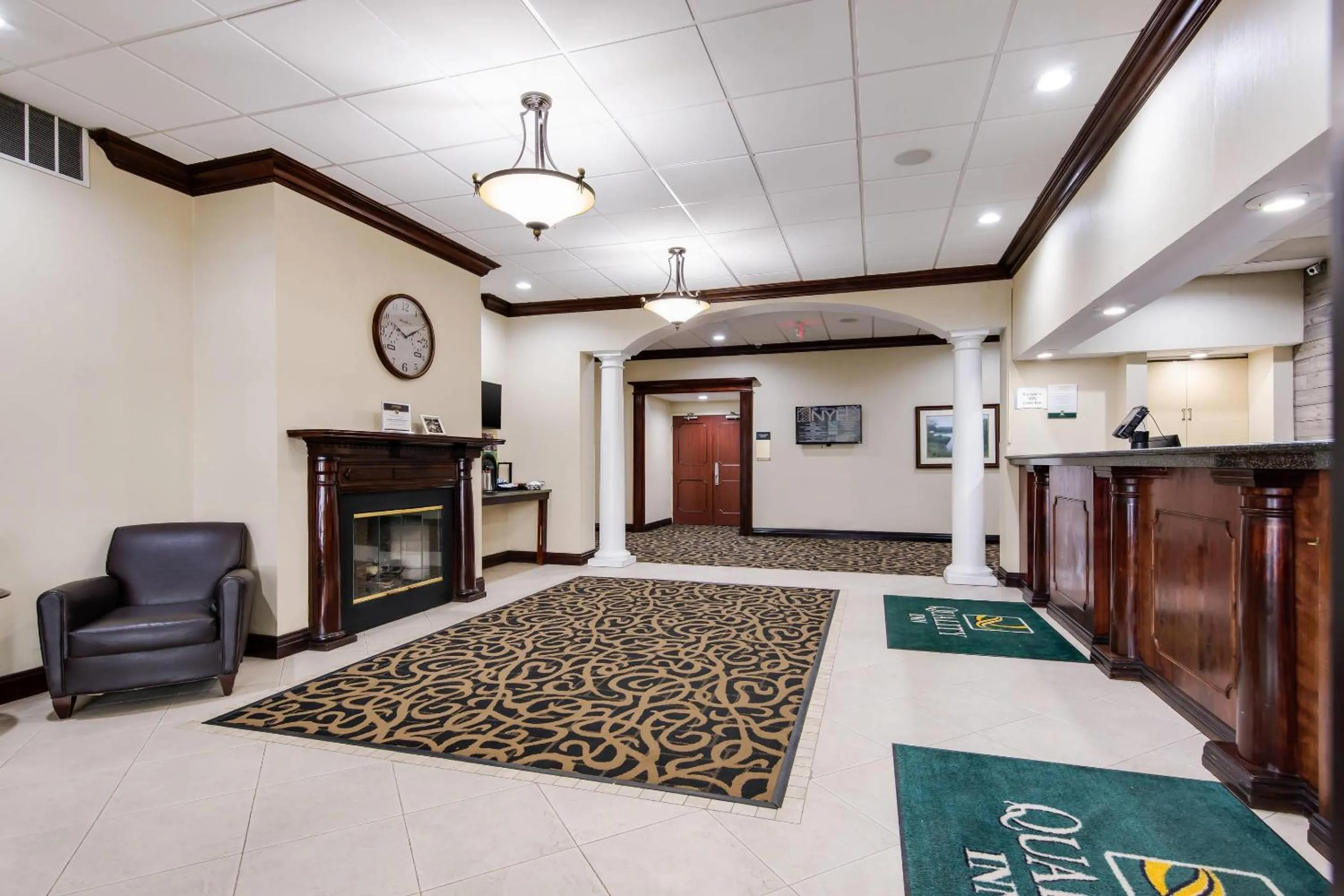 Lobby or reception, Bed in Quality Inn Oneonta Cooperstown Area