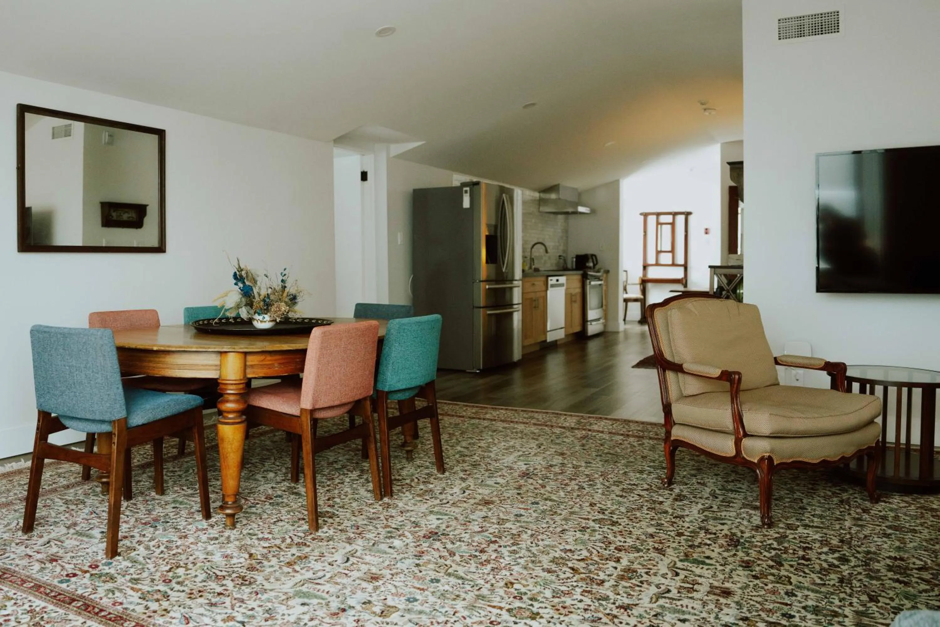 Dining area in South Landing Inn