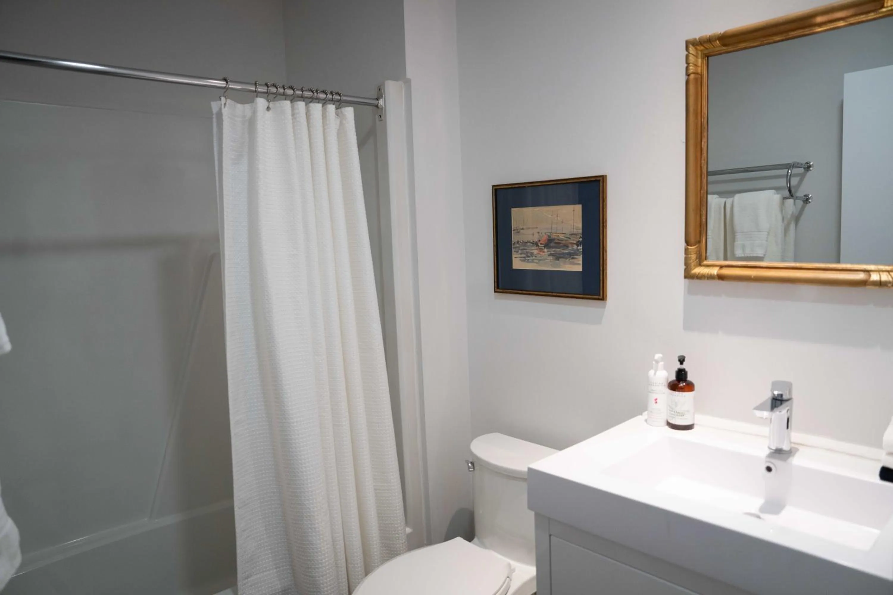 Bathroom in South Landing Inn